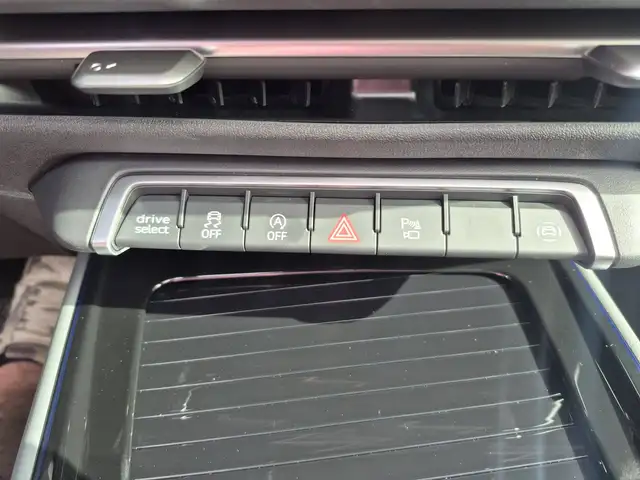 Audi Q3 view 21