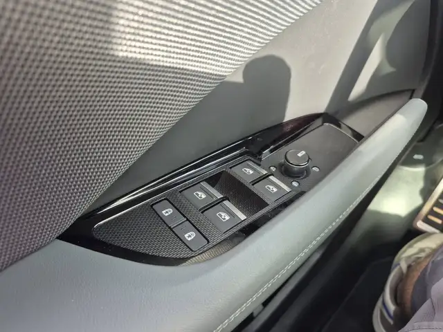 Audi Q3 view 18