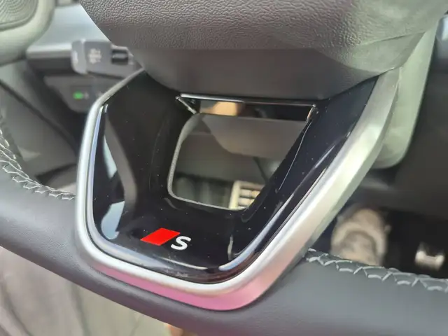 Audi Q3 view 22