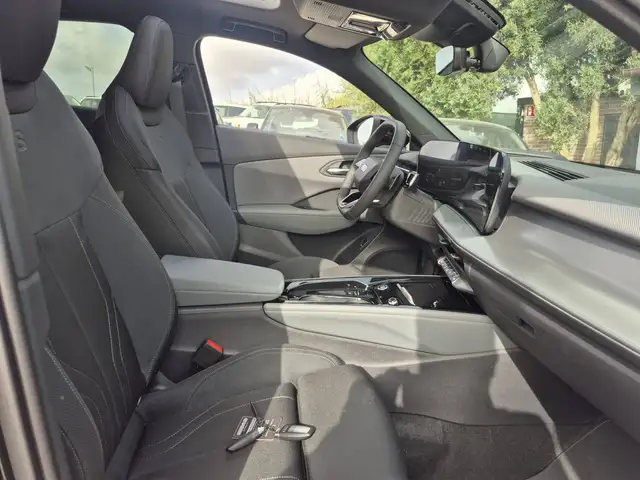 Audi Q3 view 9