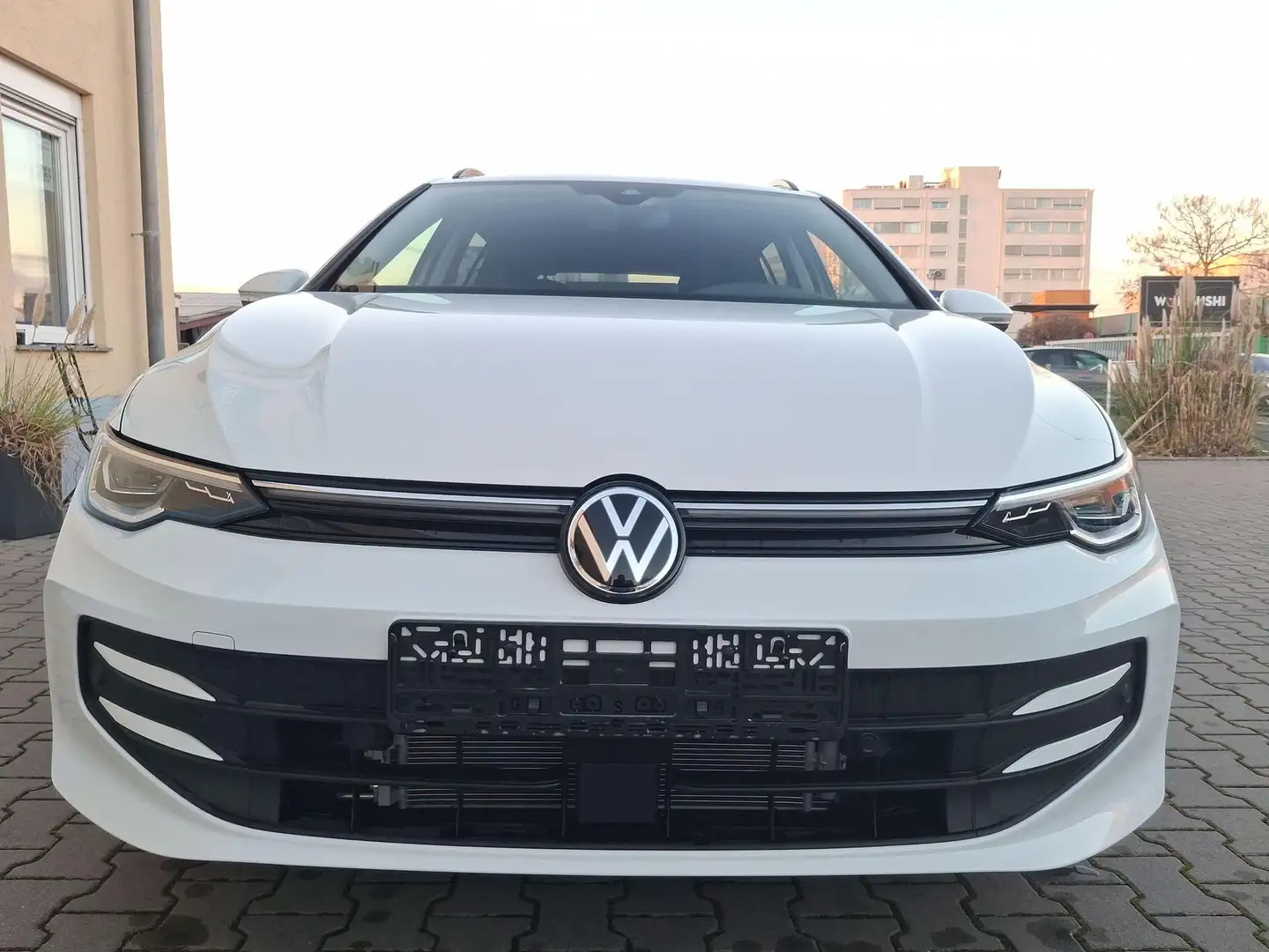 Volkswagen Golf Variant LIFE Limited LED-Plus Klimaauto. PDC Dig.Cockpi... Weiß - 2