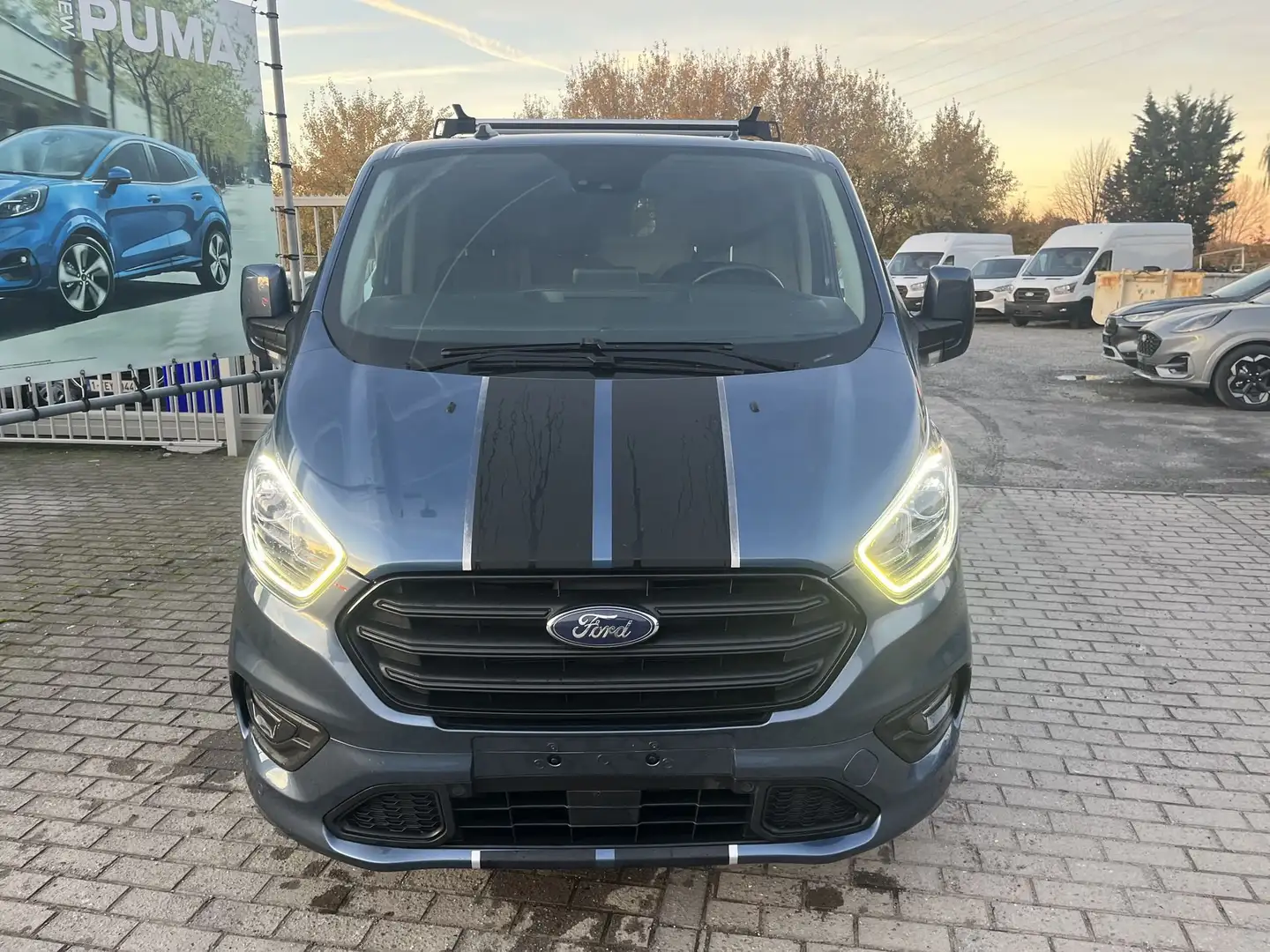 Ford Transit Custom 320S SPORT 2.0 ecoblue 185 pk Blau - 2