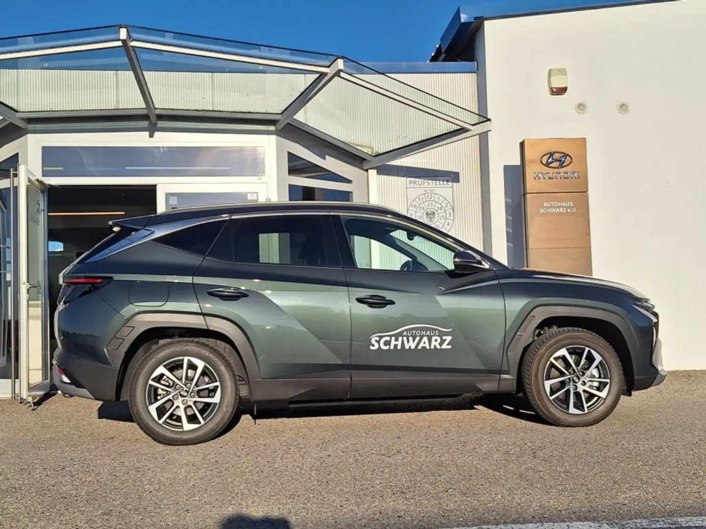 Hyundai TUCSON NX4 GO 1,6 T-GDi PHEV 2WD AT t5pg1 Grün - 2