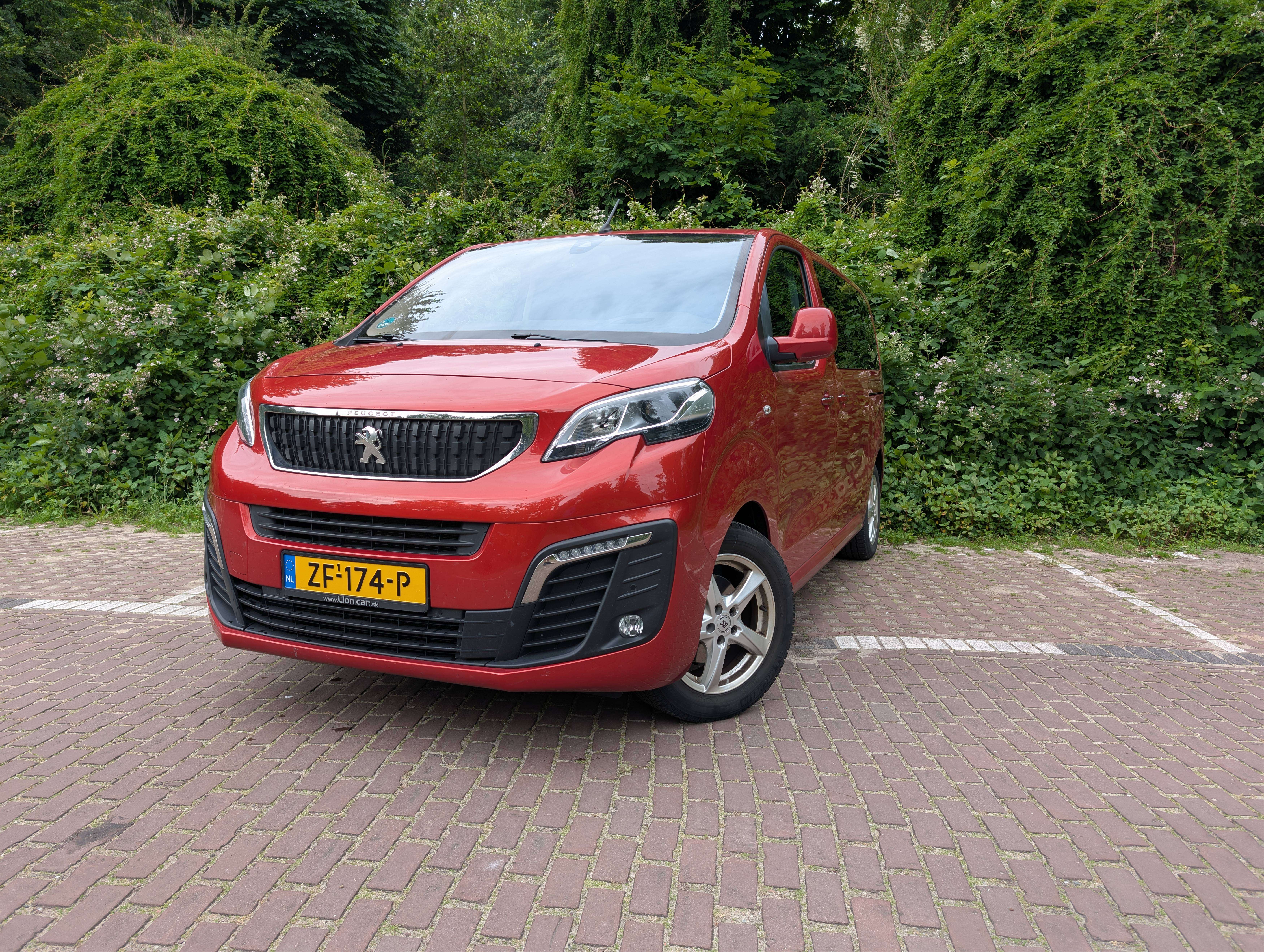 2019 Peugeot Traveller
