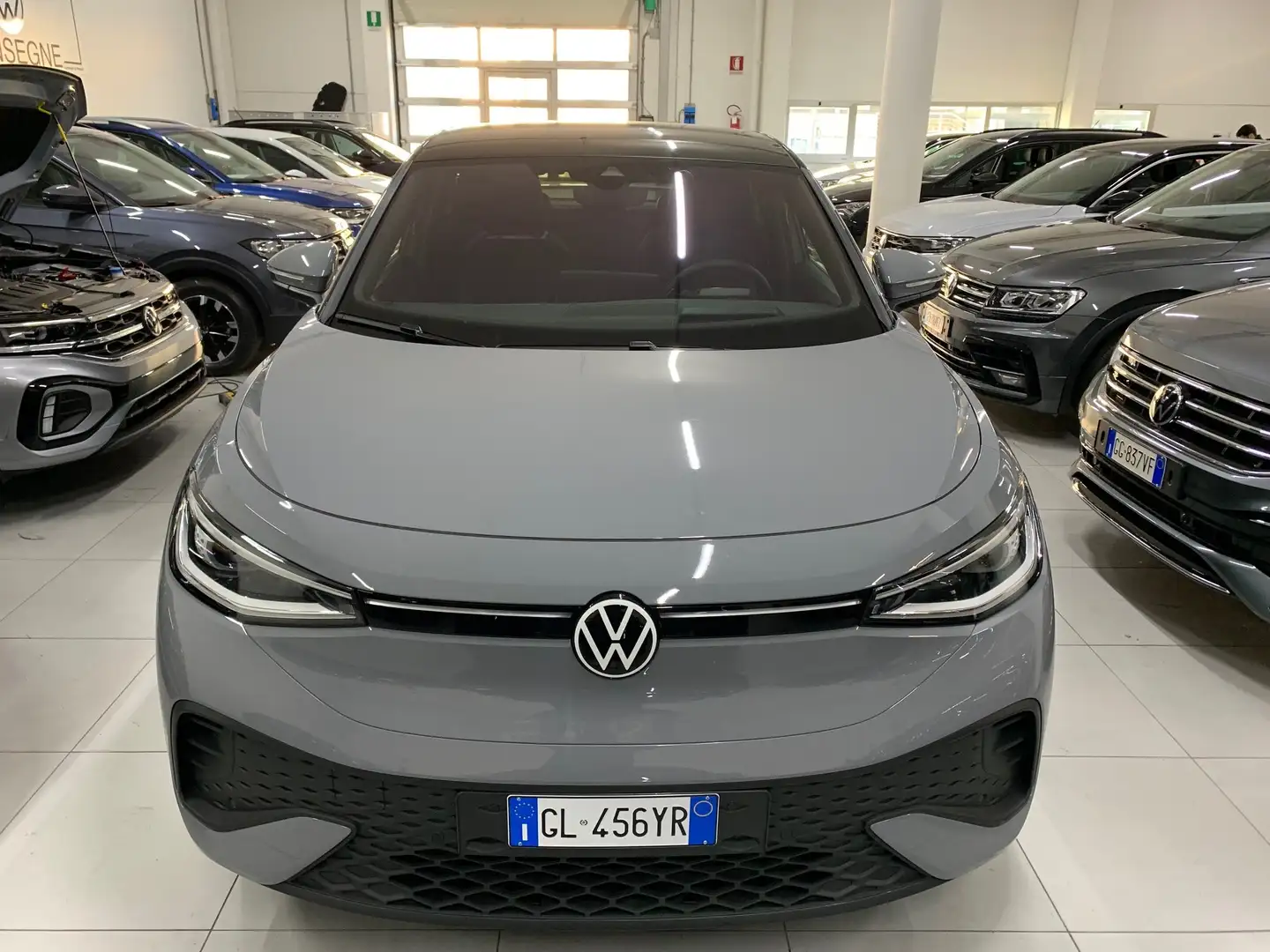 Volkswagen ID.5 77 kWh Pro Performance AZIENDALE Grijs - 2