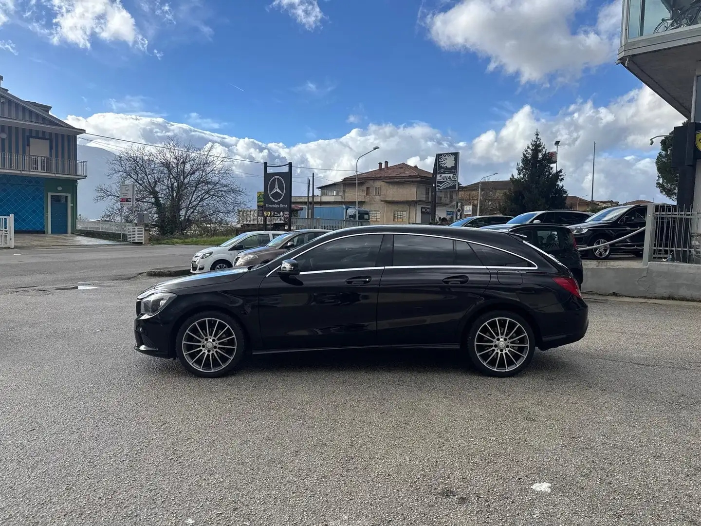 Mercedes-Benz CLA 180 Schwarz - 2