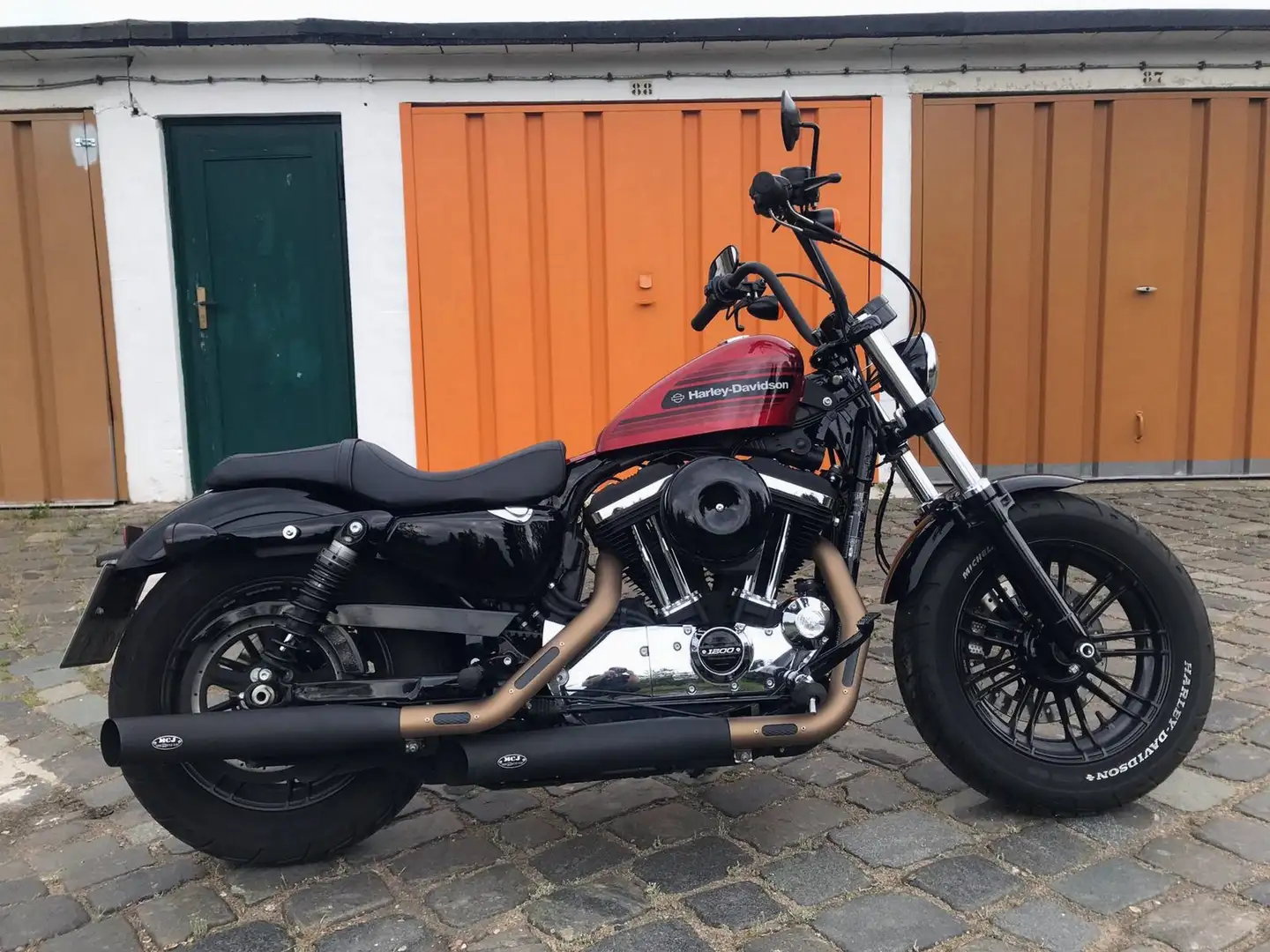 Harley-Davidson Sportster Forty Eight Forty Eight 48 mit MCJ Klappenauspuff Rot - 1