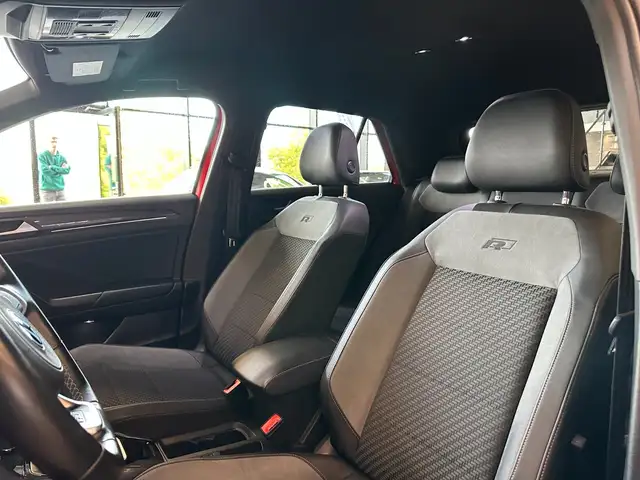 Volkswagen T-Roc view 9