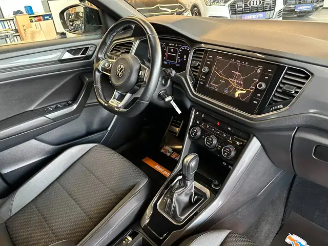 Volkswagen T-Roc view 8
