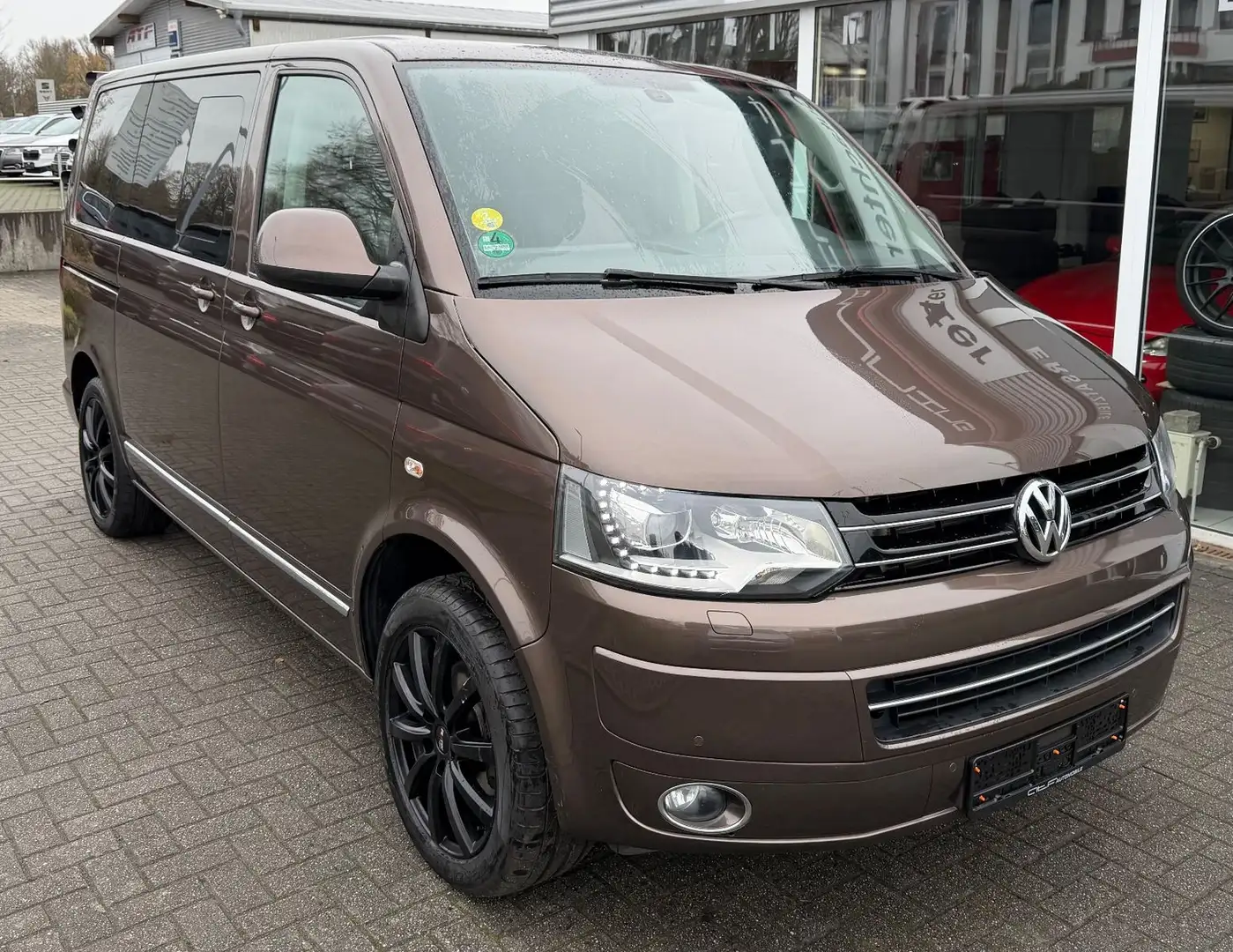 Volkswagen T5 Transporter Bus Multivan Highline Braun - 2