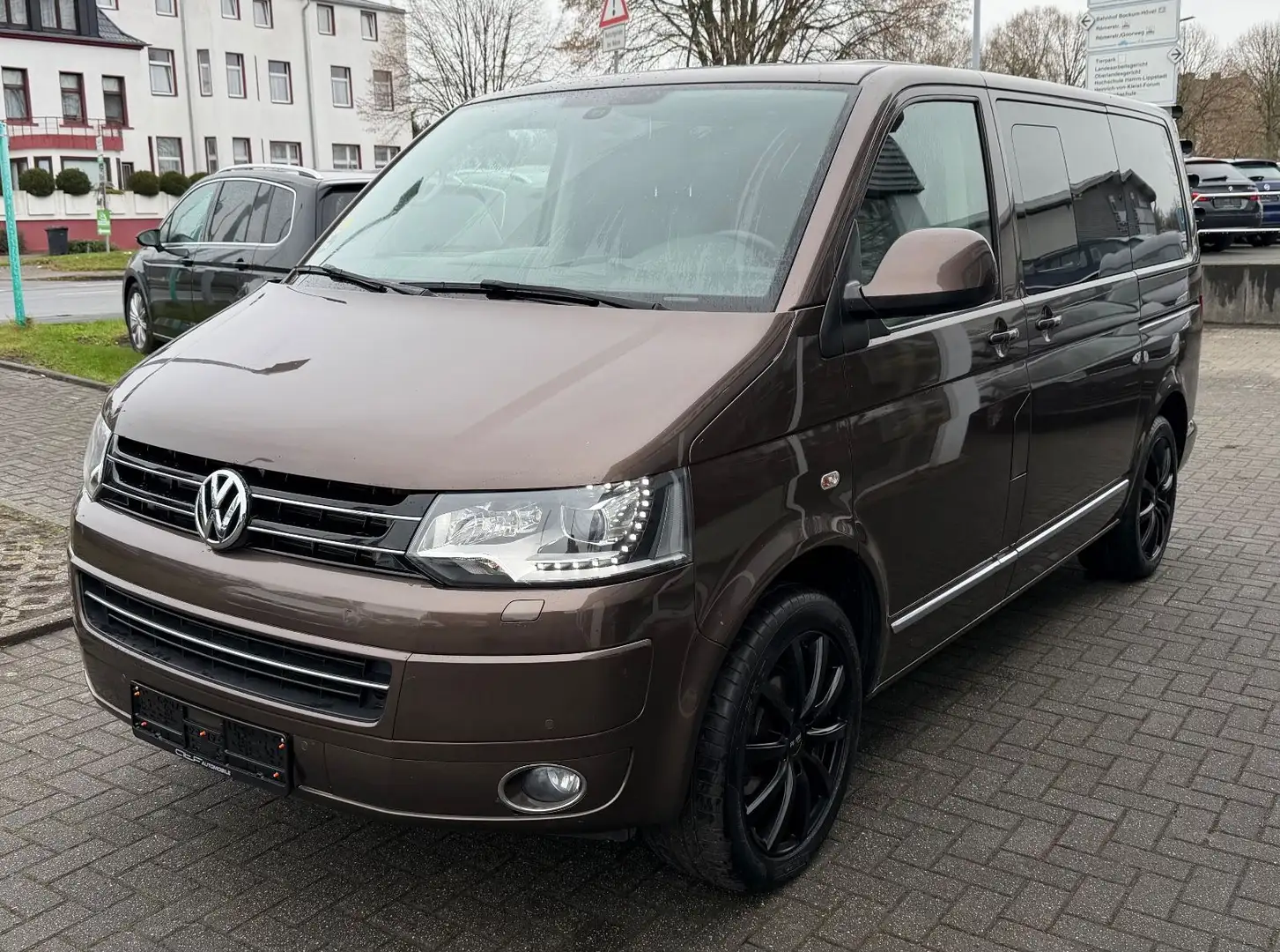Volkswagen T5 Transporter Bus Multivan Highline Braun - 1