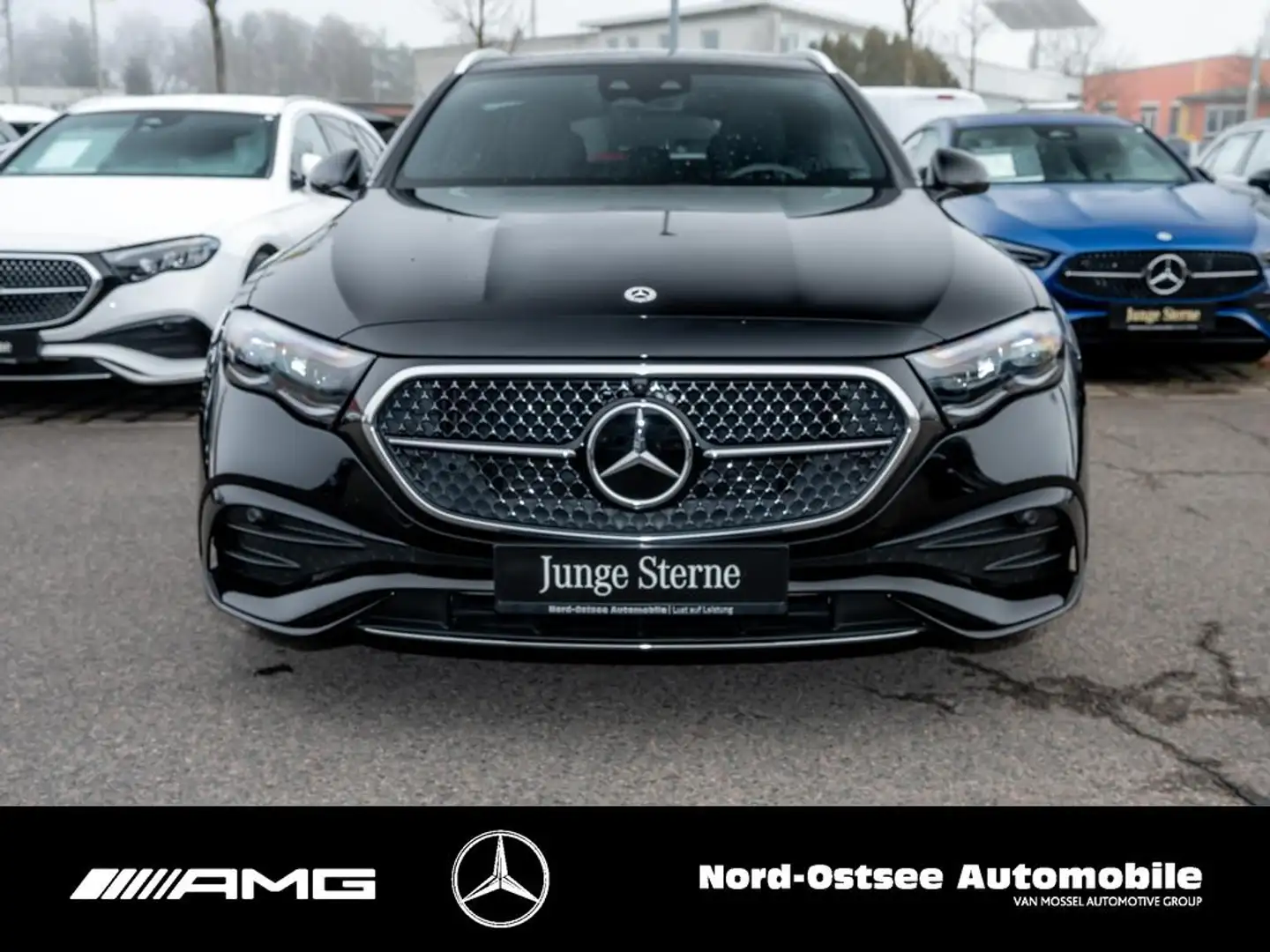 Mercedes-Benz E 200 T AMG  ADV.+ PANO AHK DISTRO KEYLESS 360° Zwart - 2