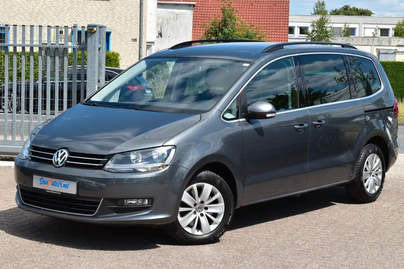 Volkswagen Sharan Comfortline BMT 2.Hd| DSG|7 Si.| Navi|PDC Grau - 1