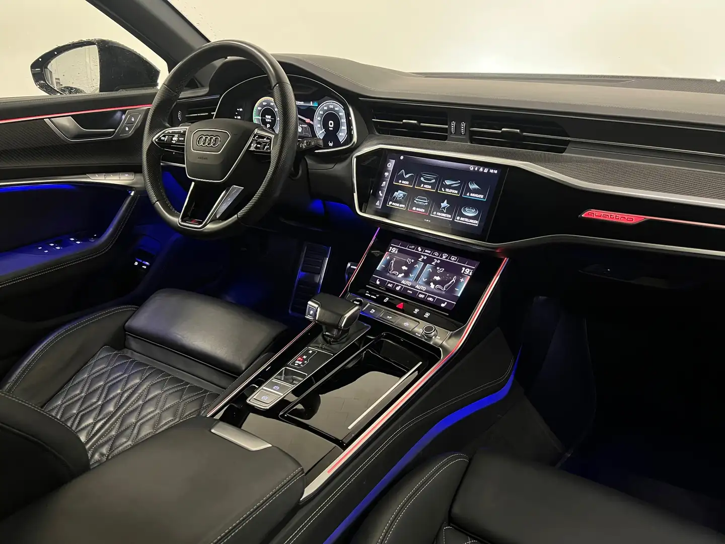 Audi A6 Avant 55 TFSI e quattro Competition ACC Pano RS Se Schwarz - 2