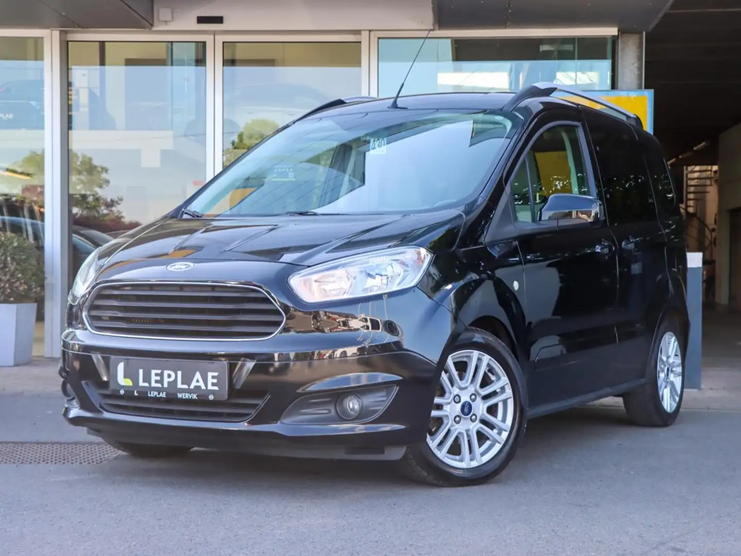 Ford Tourneo Courier 5-zit 1.5 diesel 55 KW Чёрный - 1