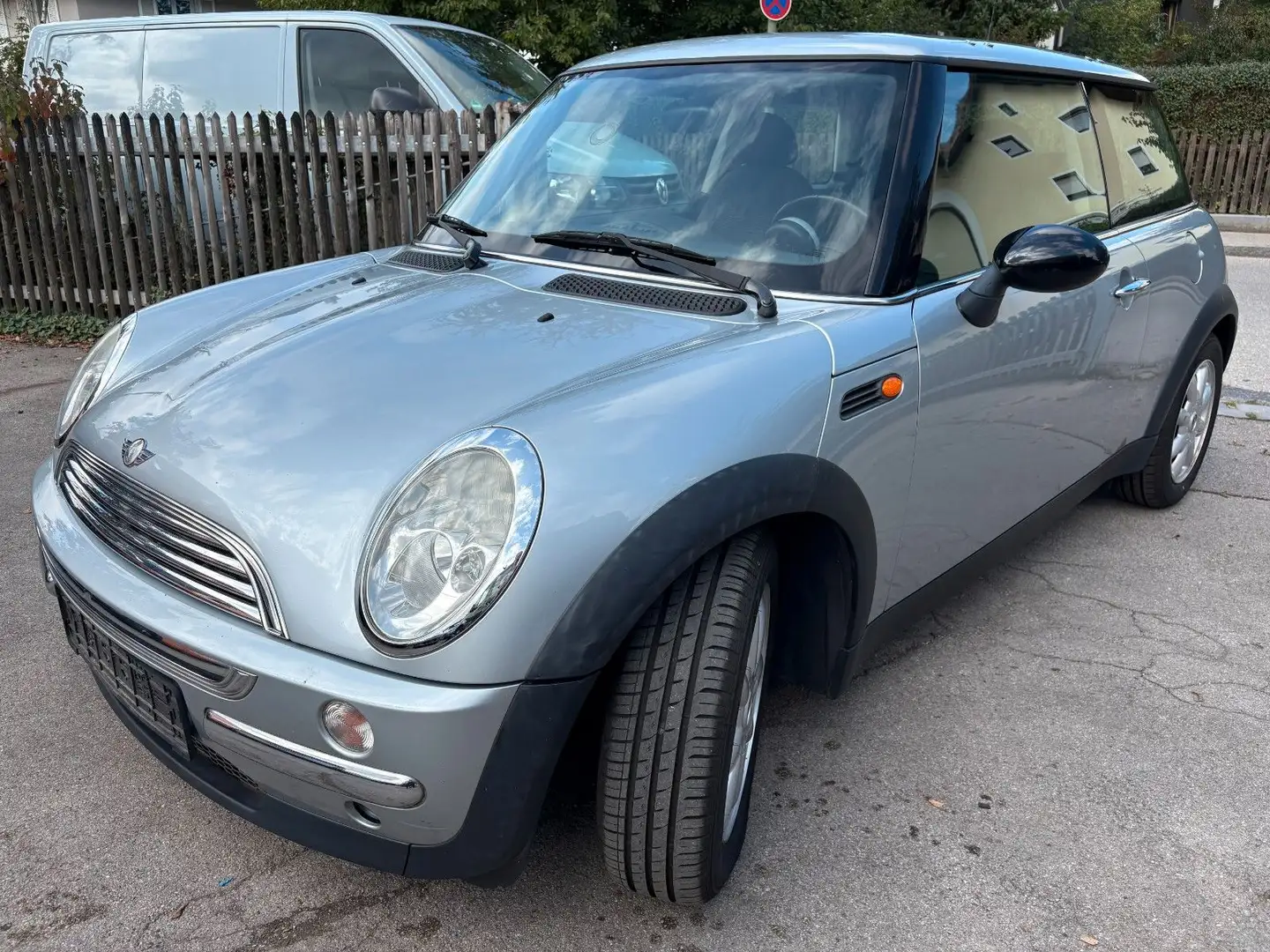MINI Cooper 1,6 Benzin *Klima*TÜV 09/2027*Panoramdach Gris - 1