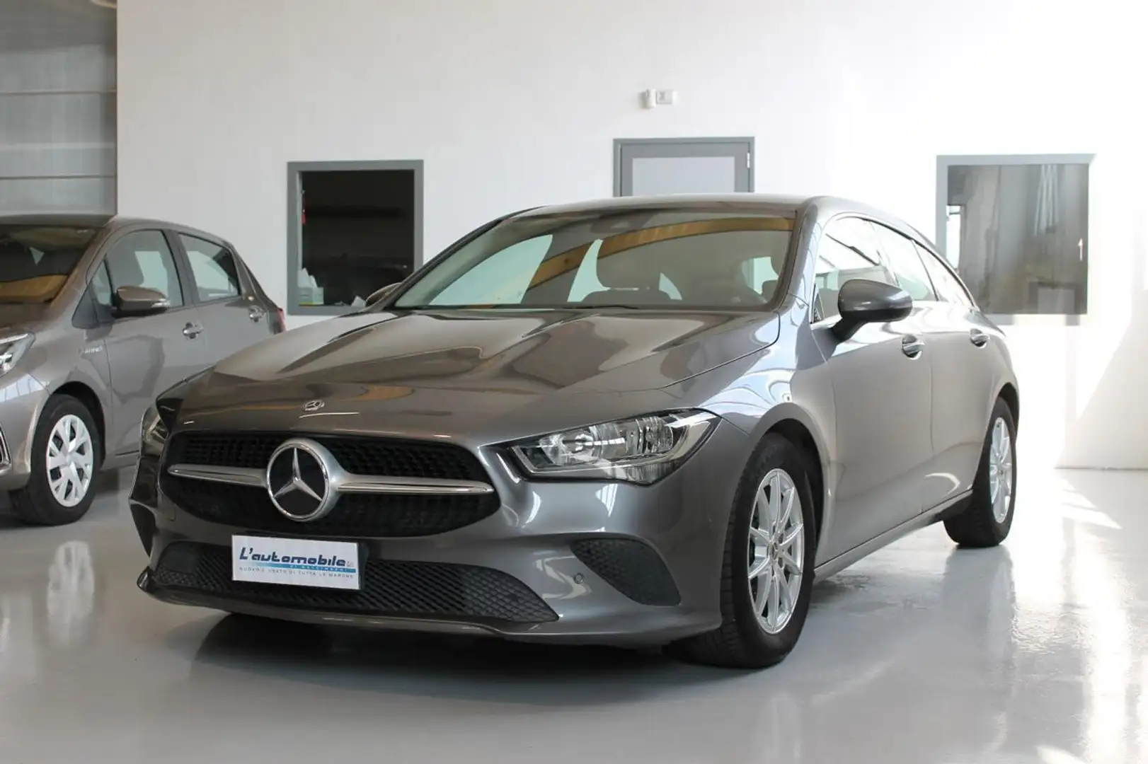 Mercedes-Benz CLA 180 d Automatic Shooting Brake Business Extra Grigio - 2
