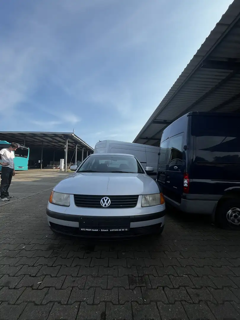 Volkswagen Passat 1.6 Comfortline - 2