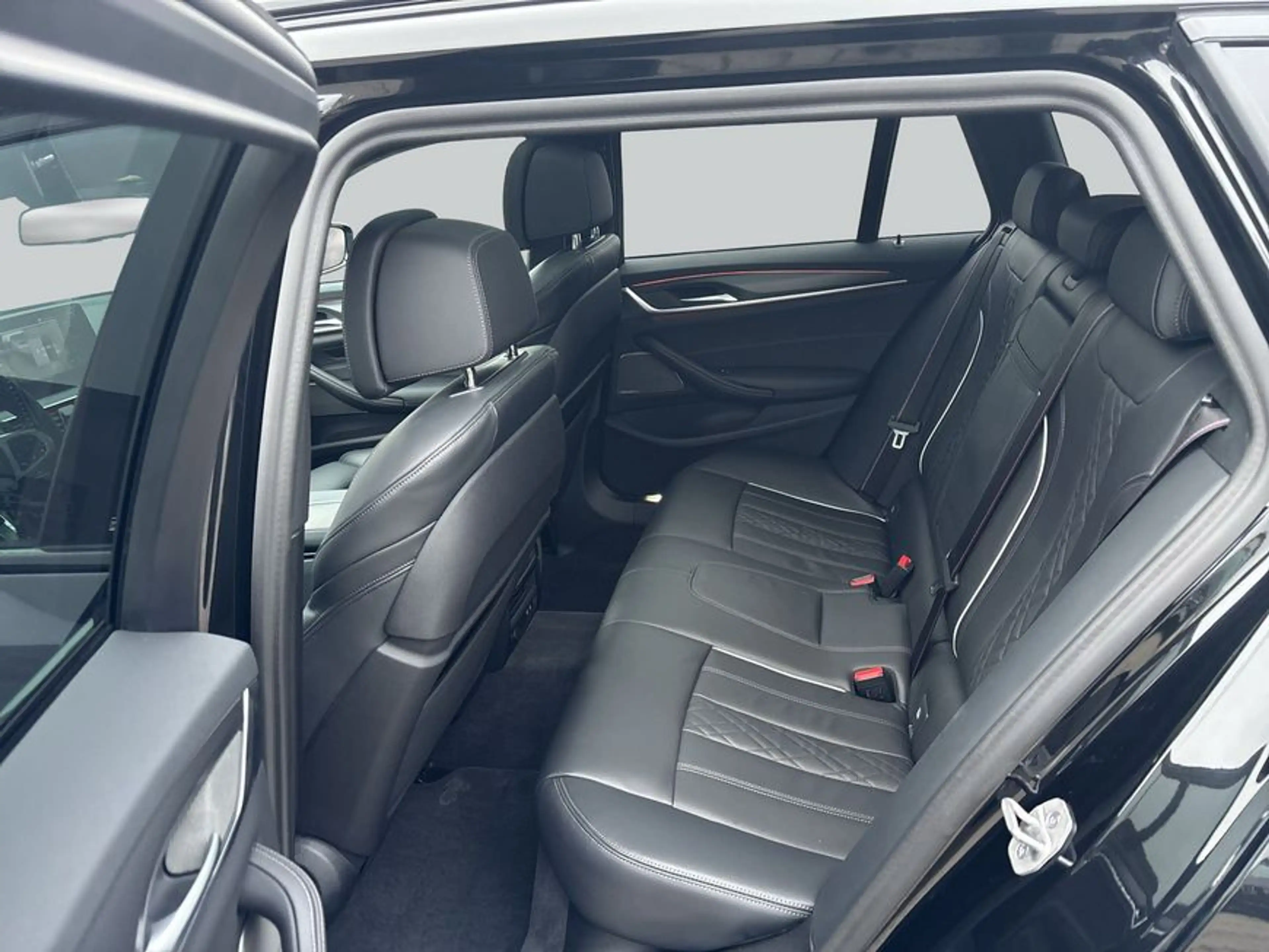 BMW 540 d xDrive Touring Aut. Pano* AHK* Harman/Kardon* — photo 12