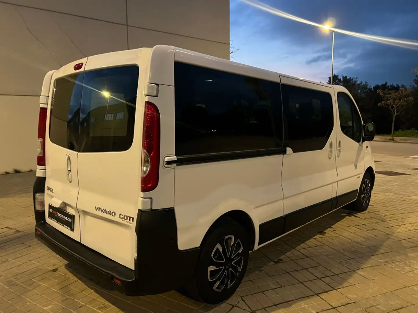 Opel Vivaro Viv. Com9 2.0CDTi 29 L2 Total Acrist. 146 Blanc - 2