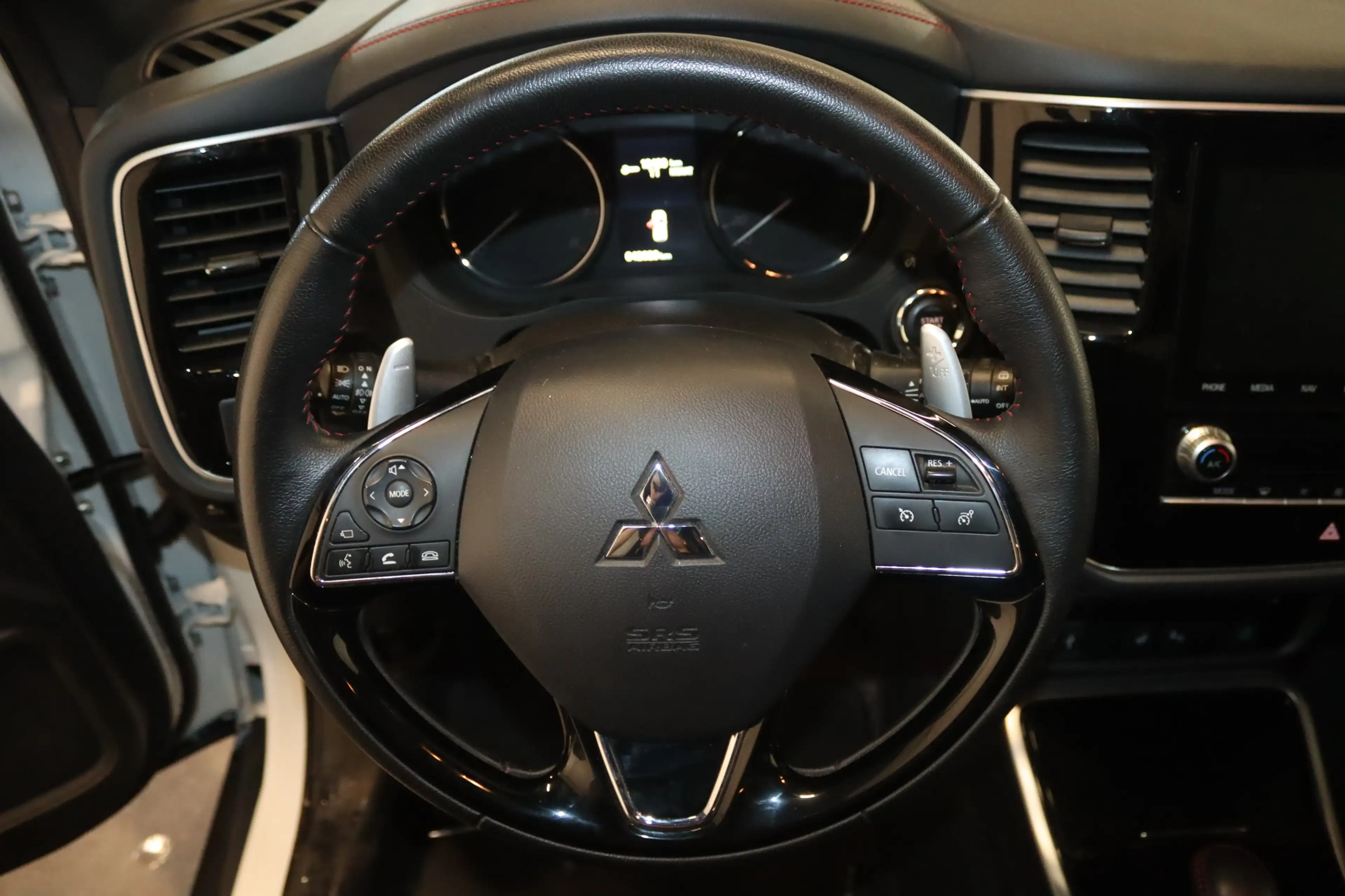 Mitsubishi Outlander 2.0 Spirit+ 2WD-NAV-360°-LED-SHZ-KESSY — photo 5
