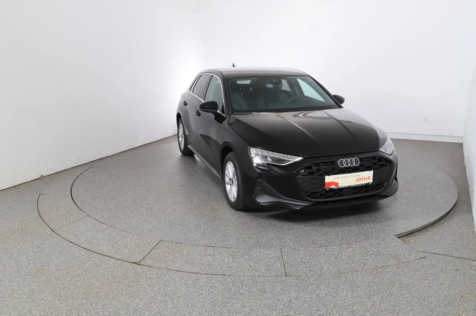 Audi A3 30 TFSI Zwart - 2