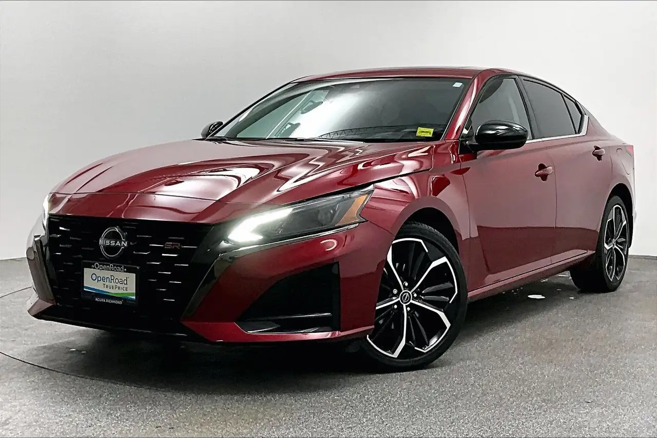 Nissan Altima снимка Nissan Altima