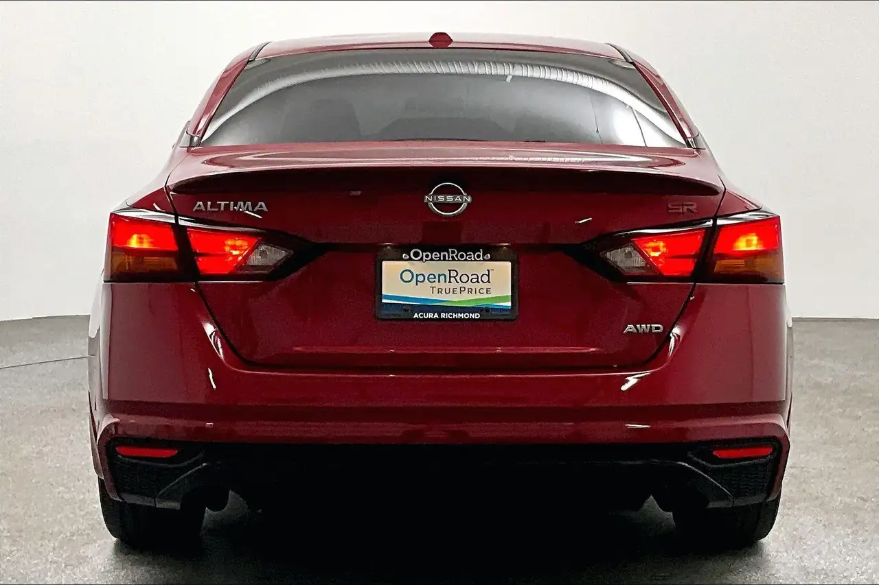 Nissan Altima снимка Nissan Altima