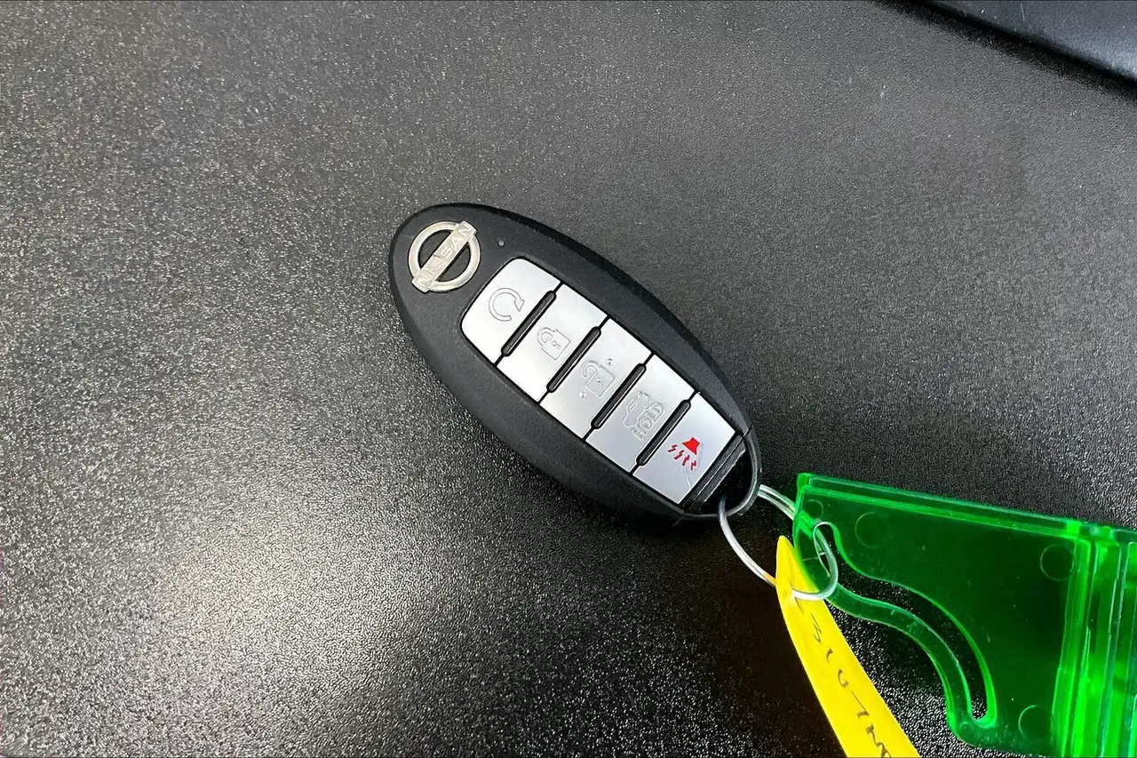 Nissan Altima снимка Nissan Altima