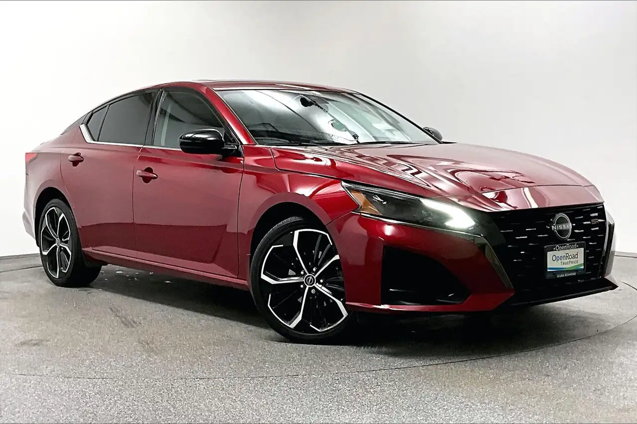 Nissan Altima снимка Nissan Altima