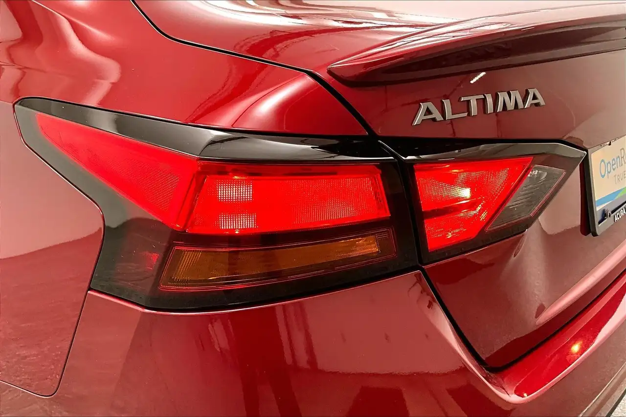Nissan Altima снимка Nissan Altima