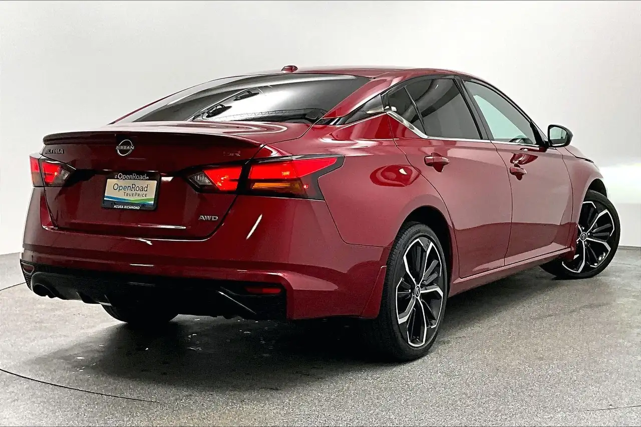 Nissan Altima снимка Nissan Altima