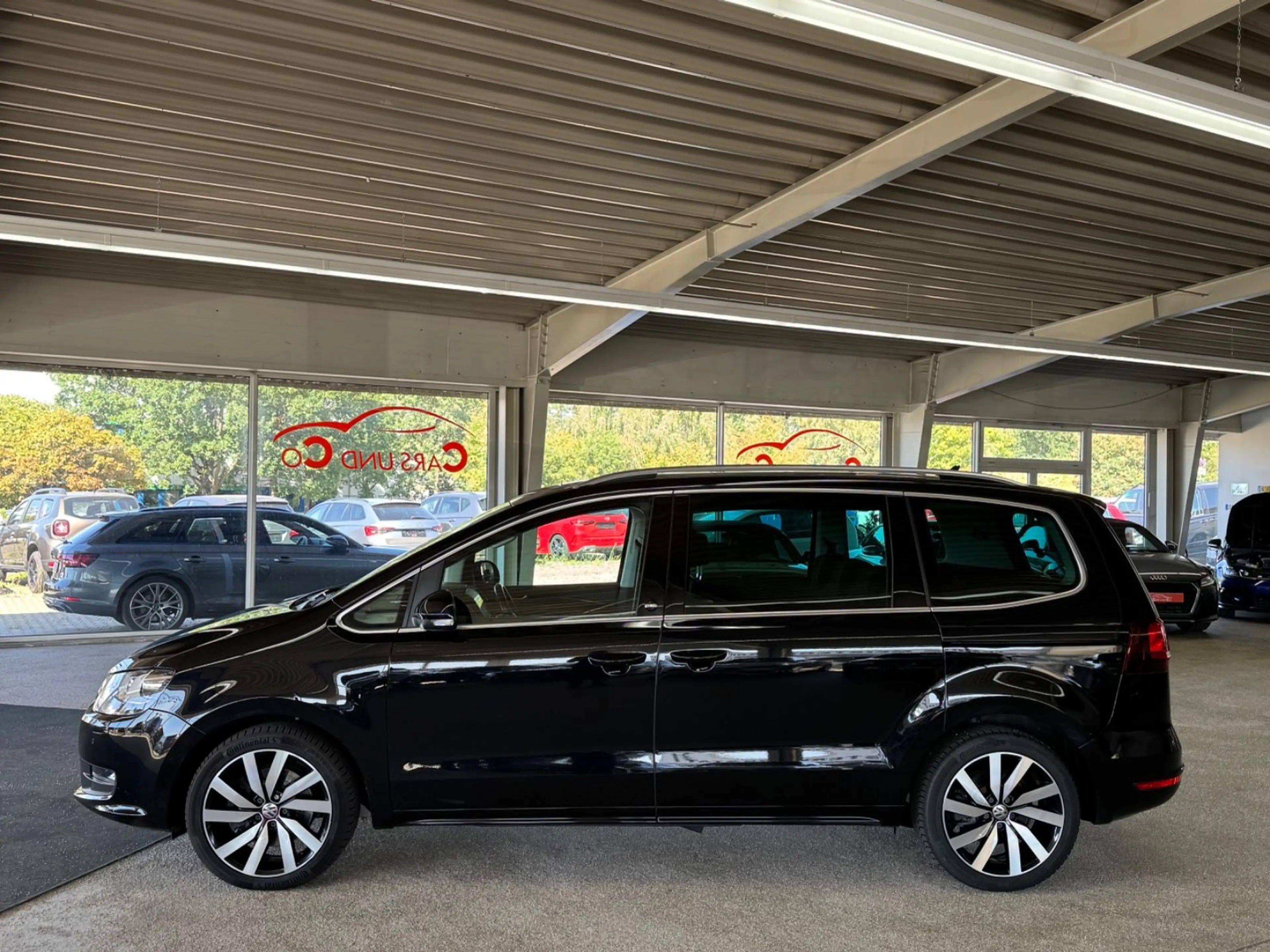 Volkswagen Sharan DSG 7Sitz AHK*STHZ*APP*LED*SHZ*ACC*PAN*RK — photo 2