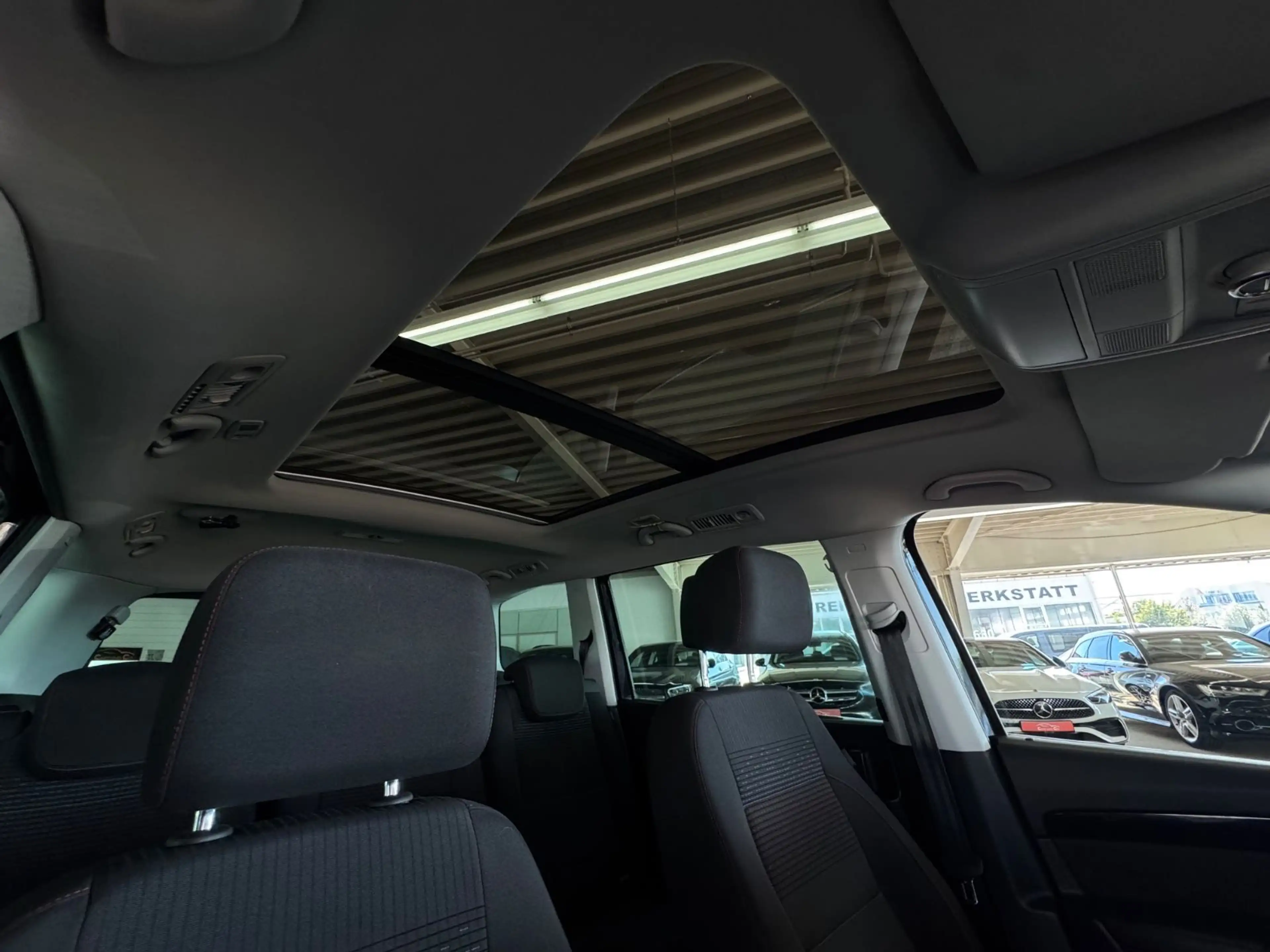 Volkswagen Sharan DSG 7Sitz AHK*STHZ*APP*LED*SHZ*ACC*PAN*RK — photo 14