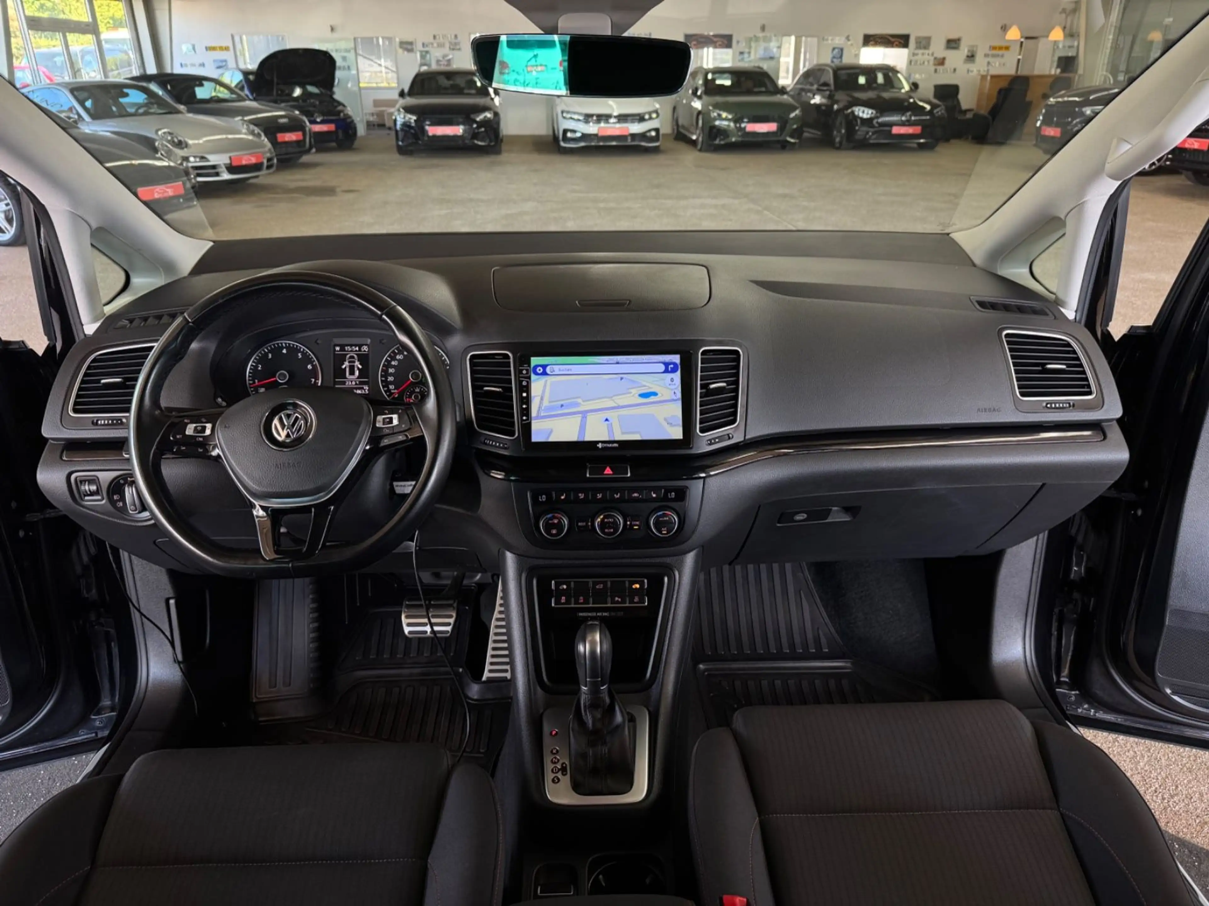 Volkswagen Sharan DSG 7Sitz AHK*STHZ*APP*LED*SHZ*ACC*PAN*RK — photo 11