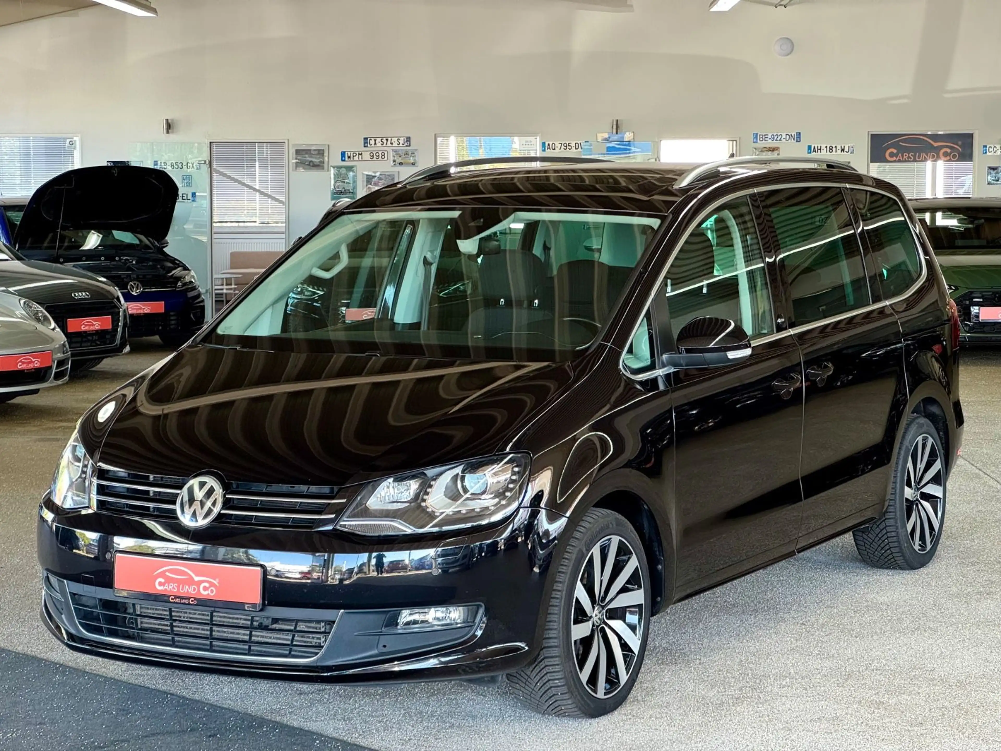 Volkswagen Sharan DSG 7Sitz AHK*STHZ*APP*LED*SHZ*ACC*PAN*RK
