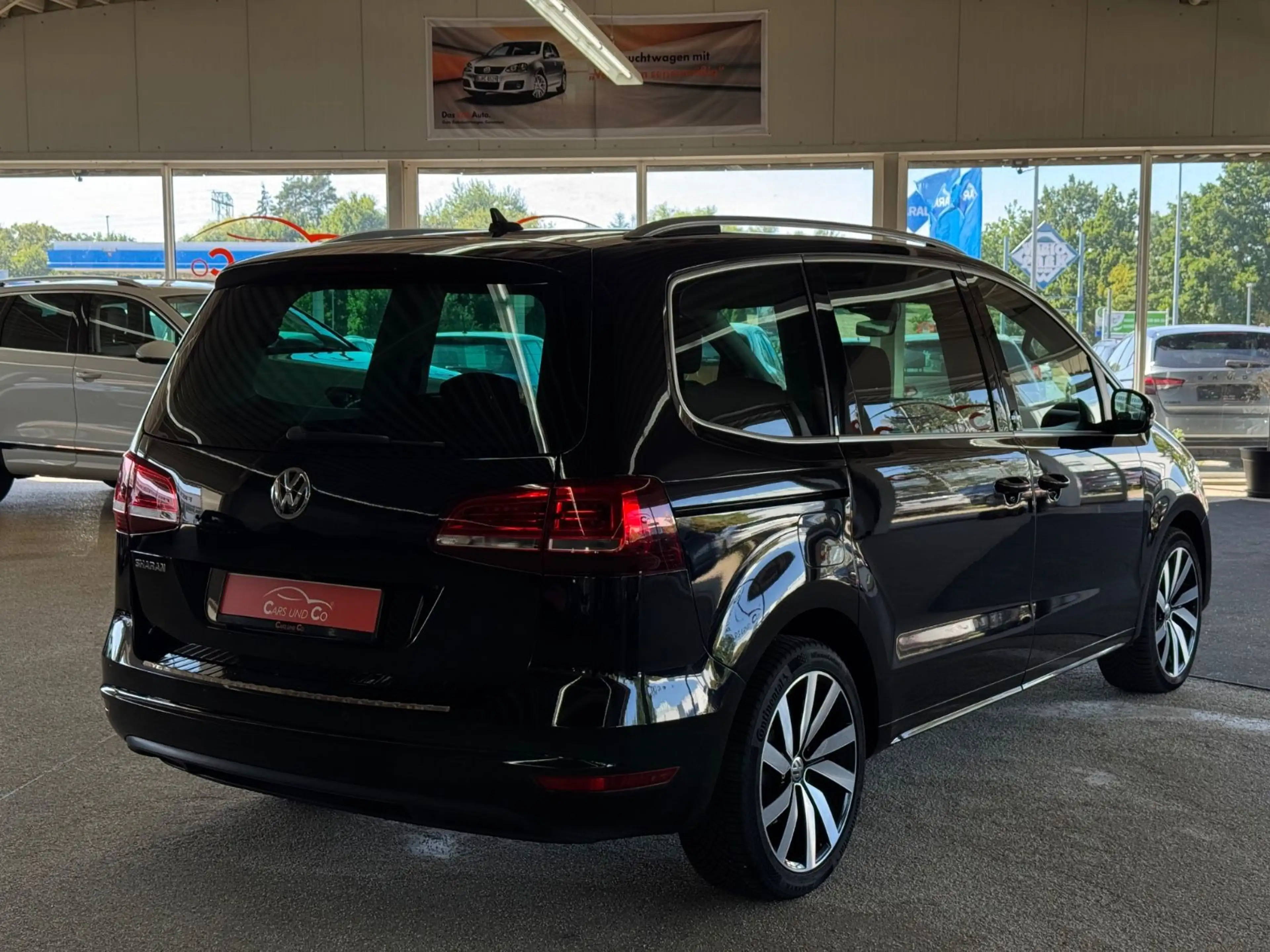 Volkswagen Sharan DSG 7Sitz AHK*STHZ*APP*LED*SHZ*ACC*PAN*RK — photo 4