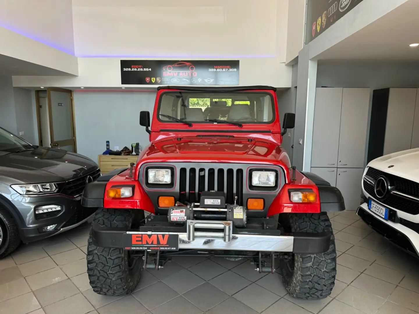 Jeep Wagoneer Unlimited 2..5 benzina Rouge - 2