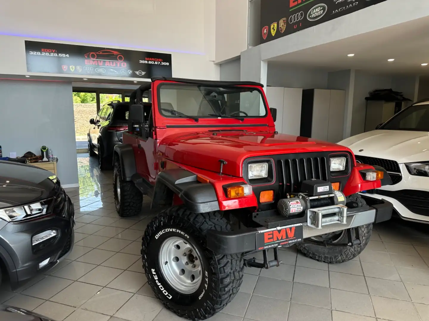 Jeep Wagoneer Unlimited 2..5 benzina Rouge - 1