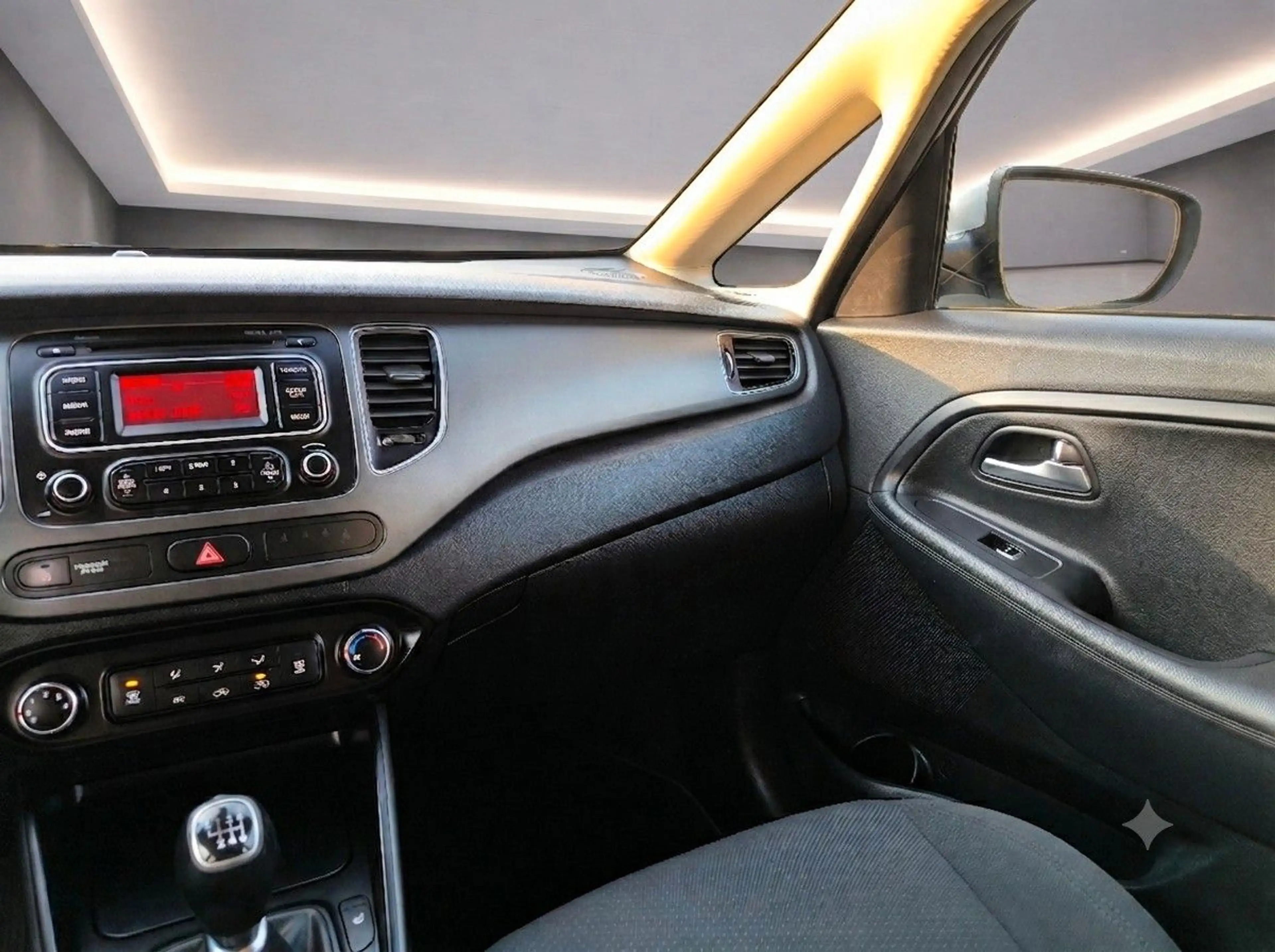 Kia Carens Edition 7#Klima#Sitzheizung#Einpark#1HA — photo 12
