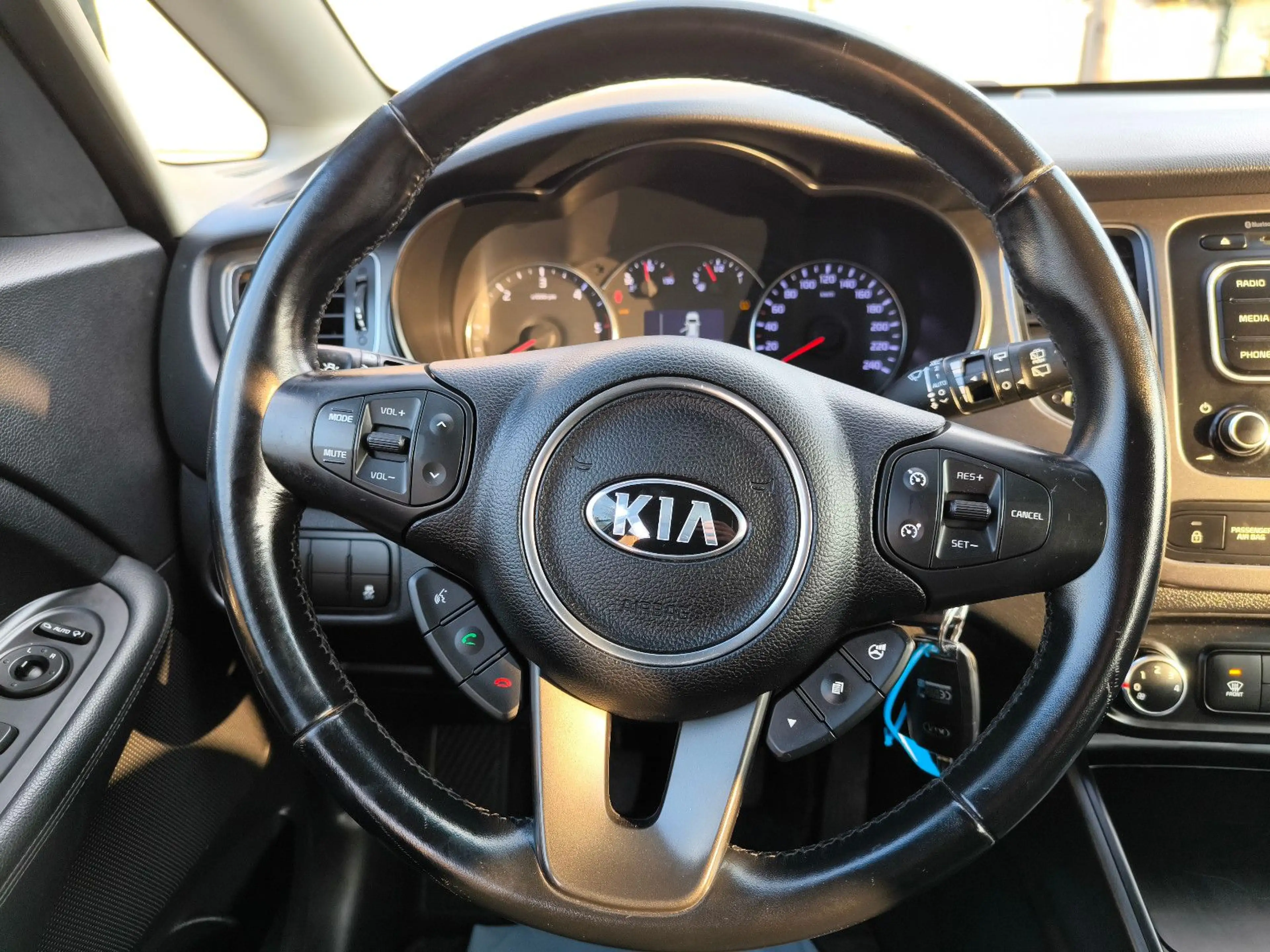 Kia Carens Edition 7#Klima#Sitzheizung#Einpark#1HA — photo 9