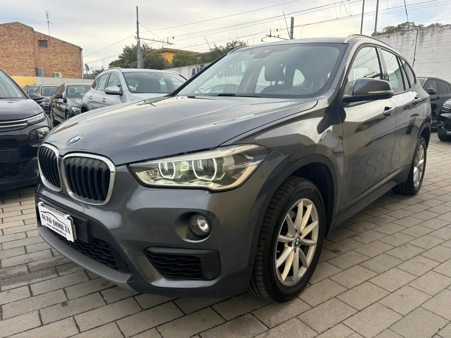 BMW X1 X1 F48 sdrive18d Gris - 2