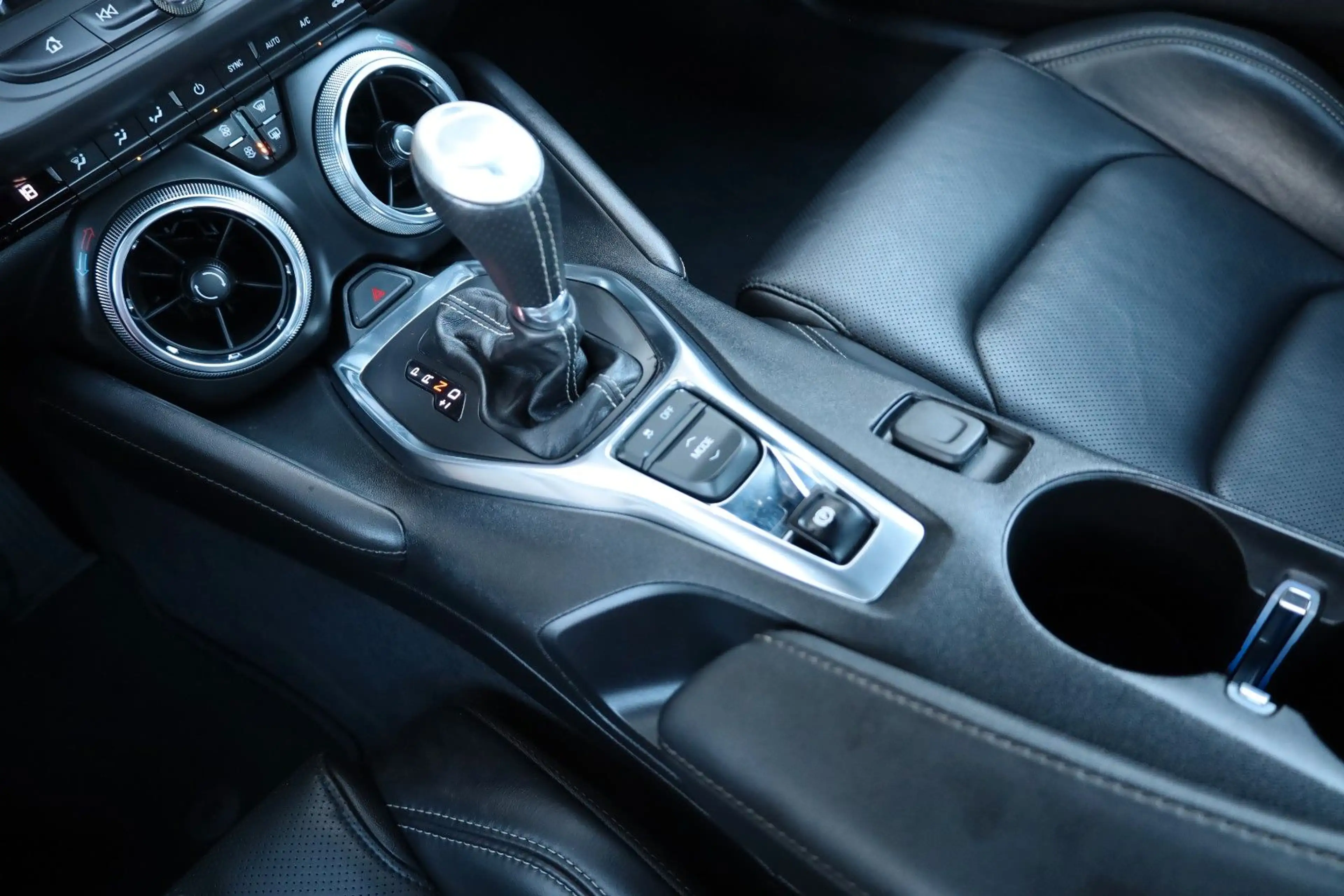 Chevrolet Camaro 6.2 V8 2SS/HUD/BOSÉ/TOTW/RFK/SHZ/SBL/R20 — photo 14