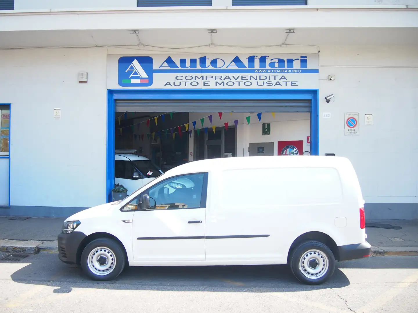 Volkswagen Caddy 1.4 TGI 110CV MAXI LUNGO Bianco - 2