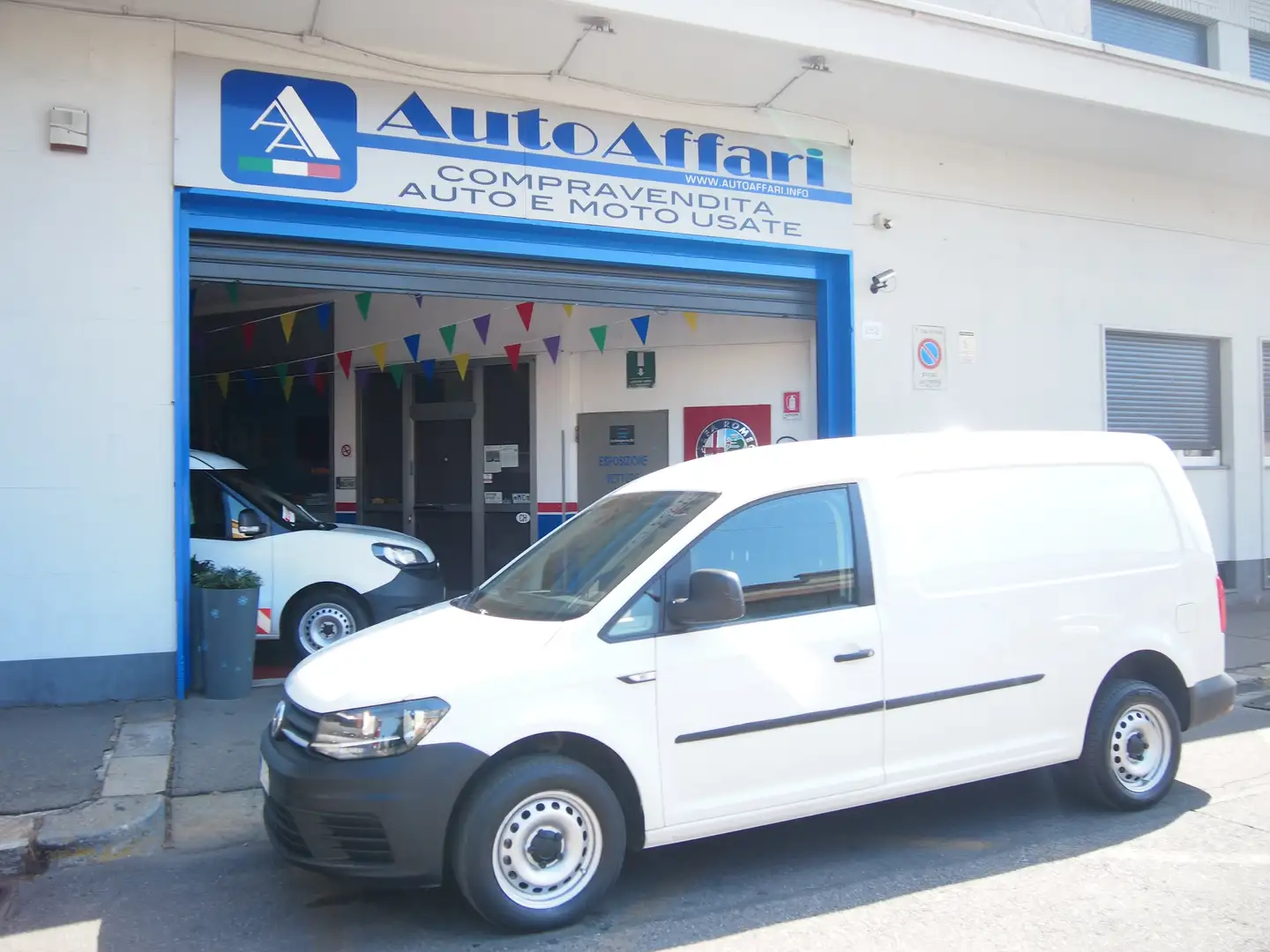 Volkswagen Caddy 1.4 TGI 110CV MAXI LUNGO Bianco - 1