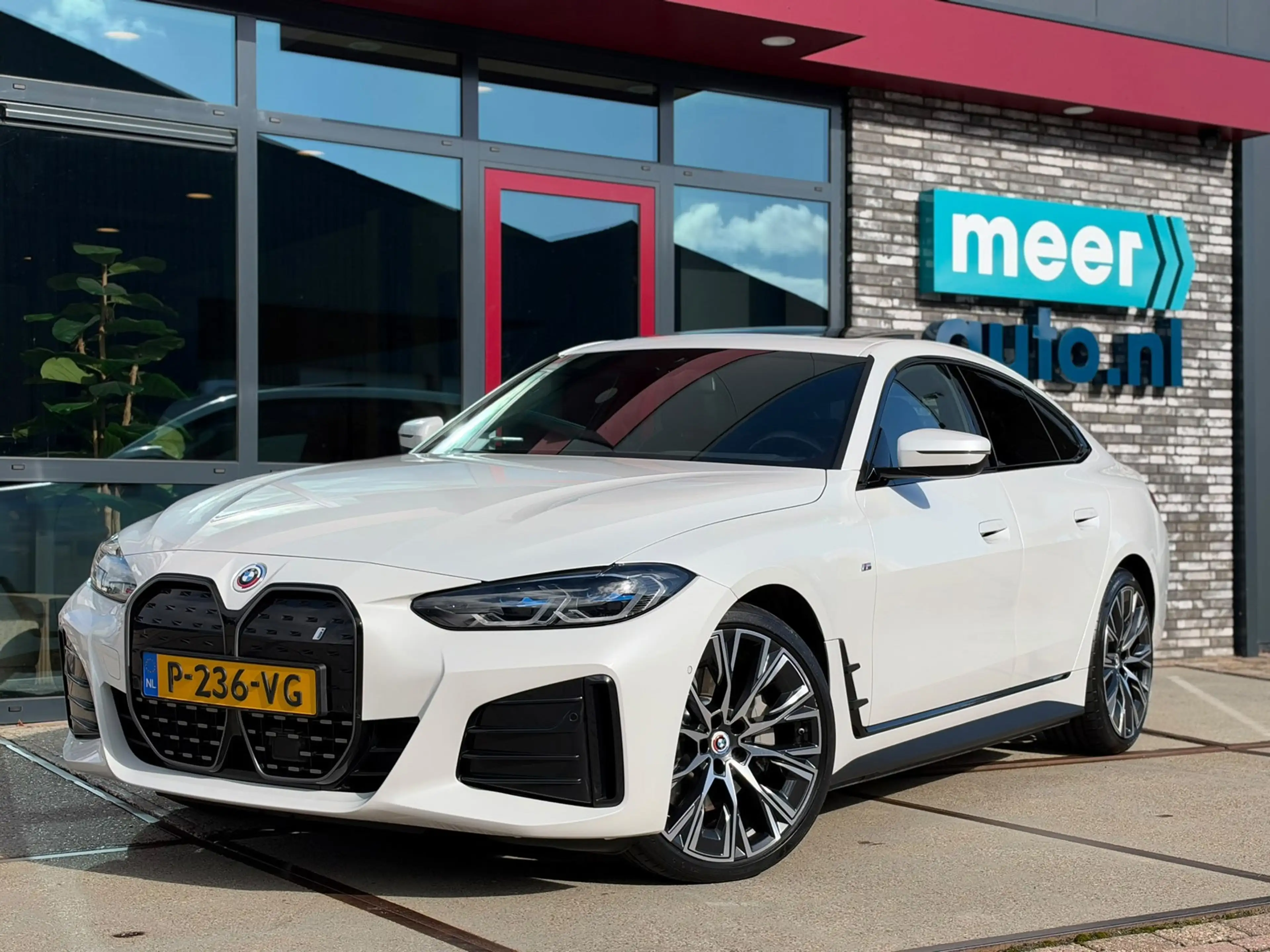 BMW i4 40 High Executive M-SPORT SOH 96.4% l SCHUIFDAK l — photo 16