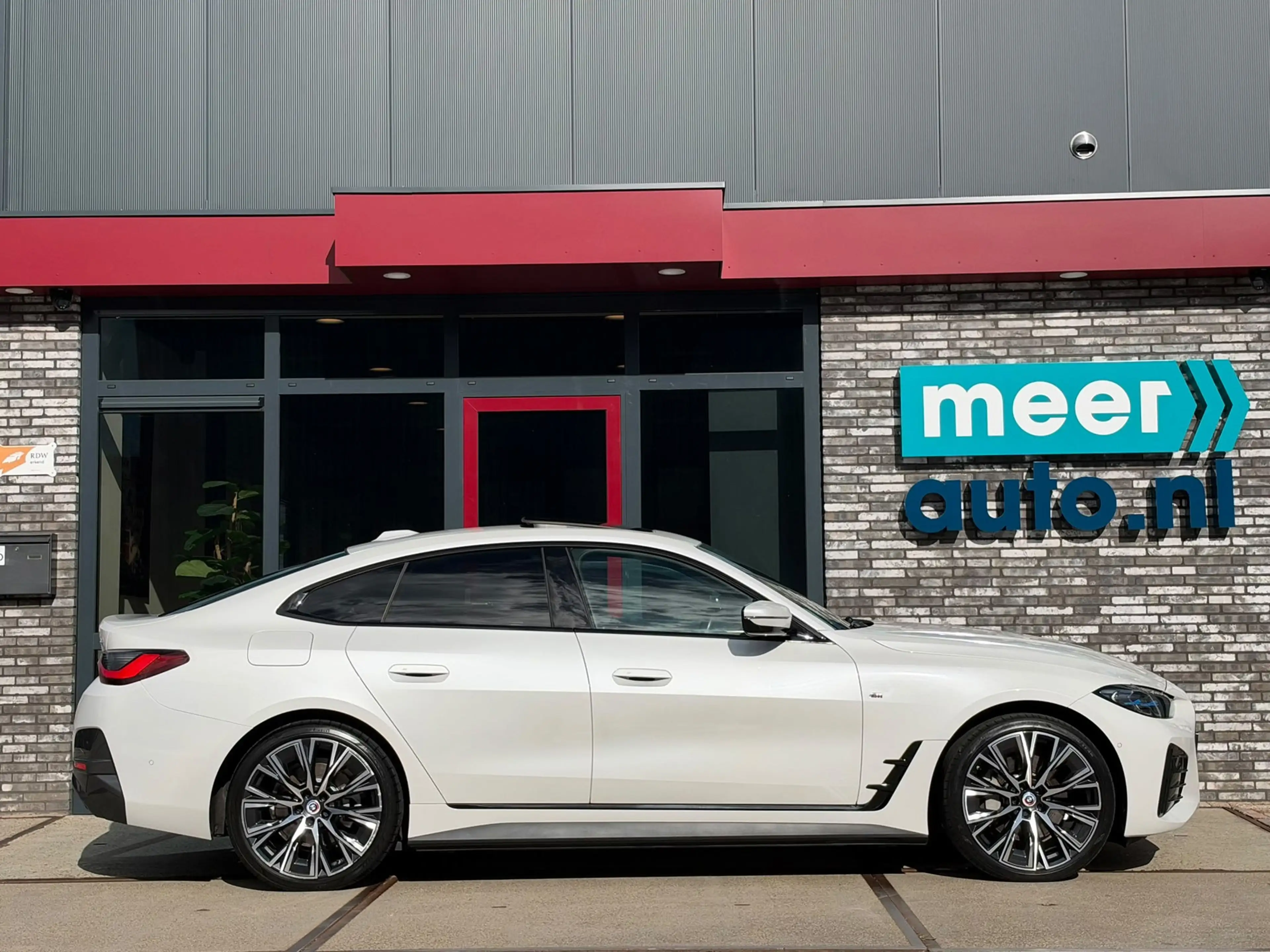 BMW i4 40 High Executive M-SPORT SOH 96.4% l SCHUIFDAK l — photo 2