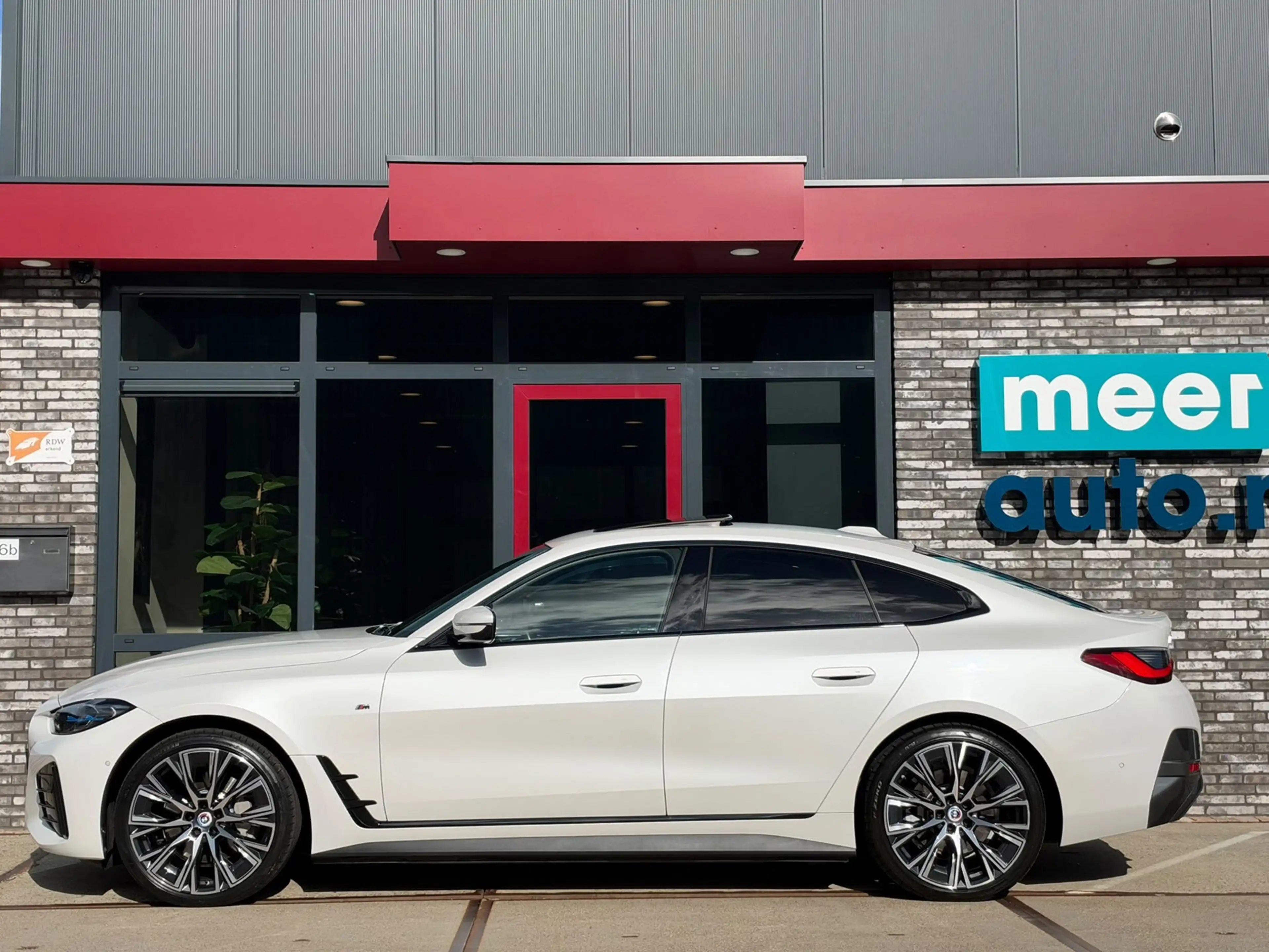 BMW i4 40 High Executive M-SPORT SOH 96.4% l SCHUIFDAK l — photo 15