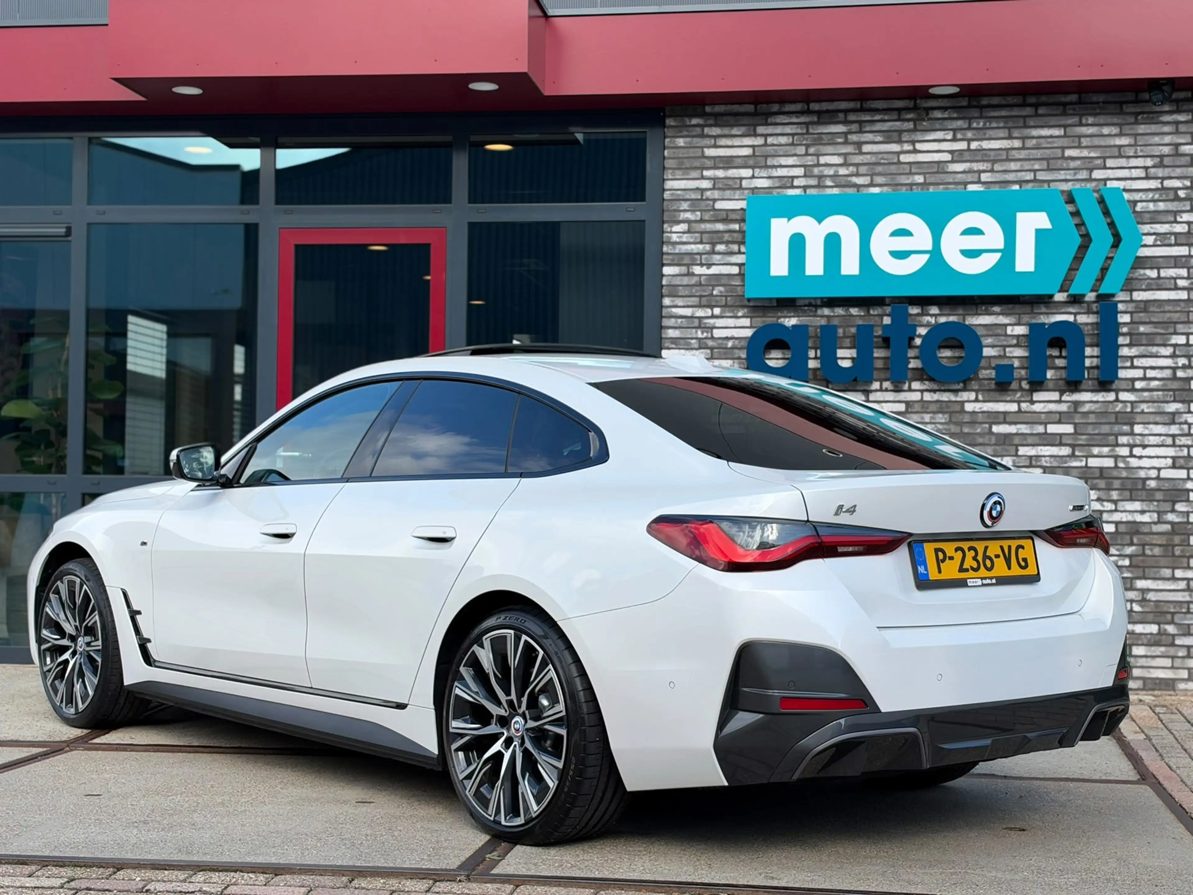 BMW i4 40 High Executive M-SPORT SOH 96.4% l SCHUIFDAK l — photo 3