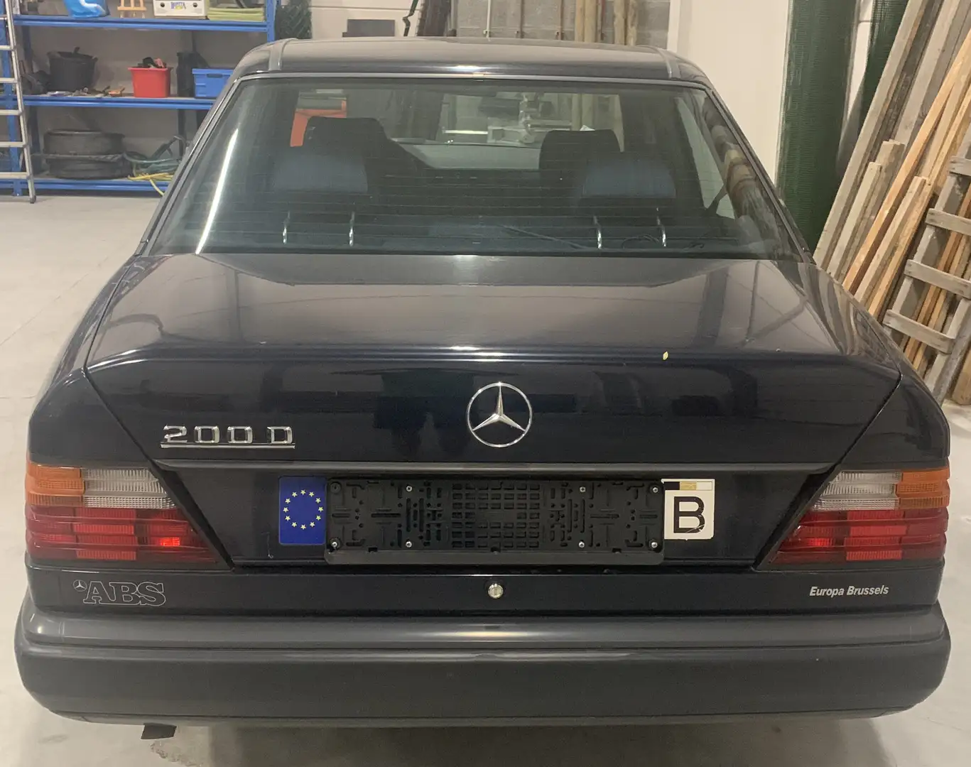 Mercedes-Benz 200 W124 - 200D plava - 2